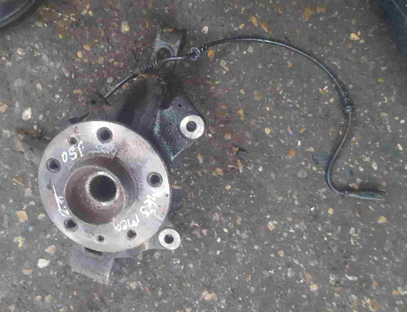 Renault Megane MK3 GT 2008-2014 2.0 DCi Drivers OSF Front Wheel Hub