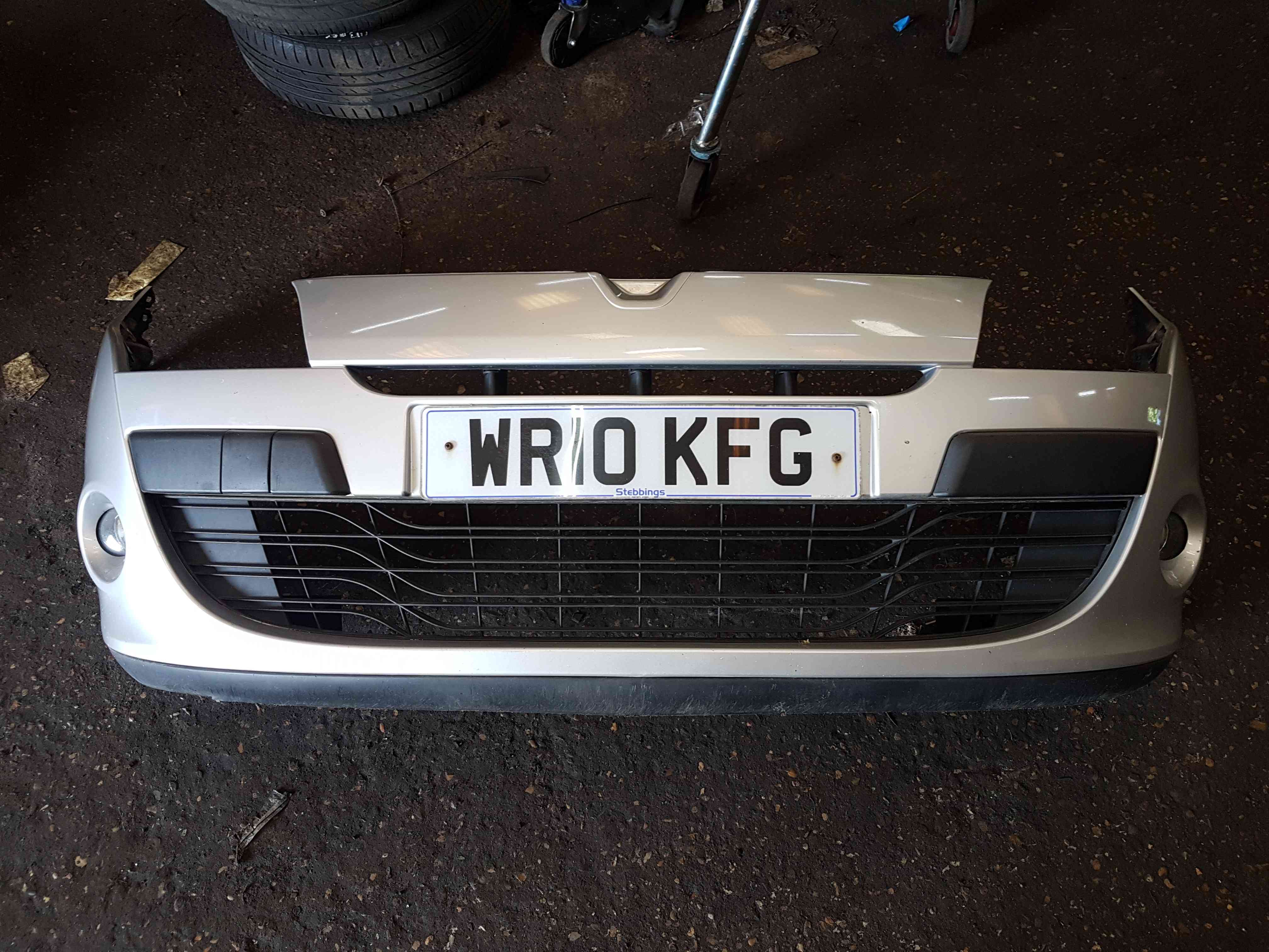 Thumb 2 Renault Megane MK3 Hatchback 2008-2012 Front Bumper Silver Ted69