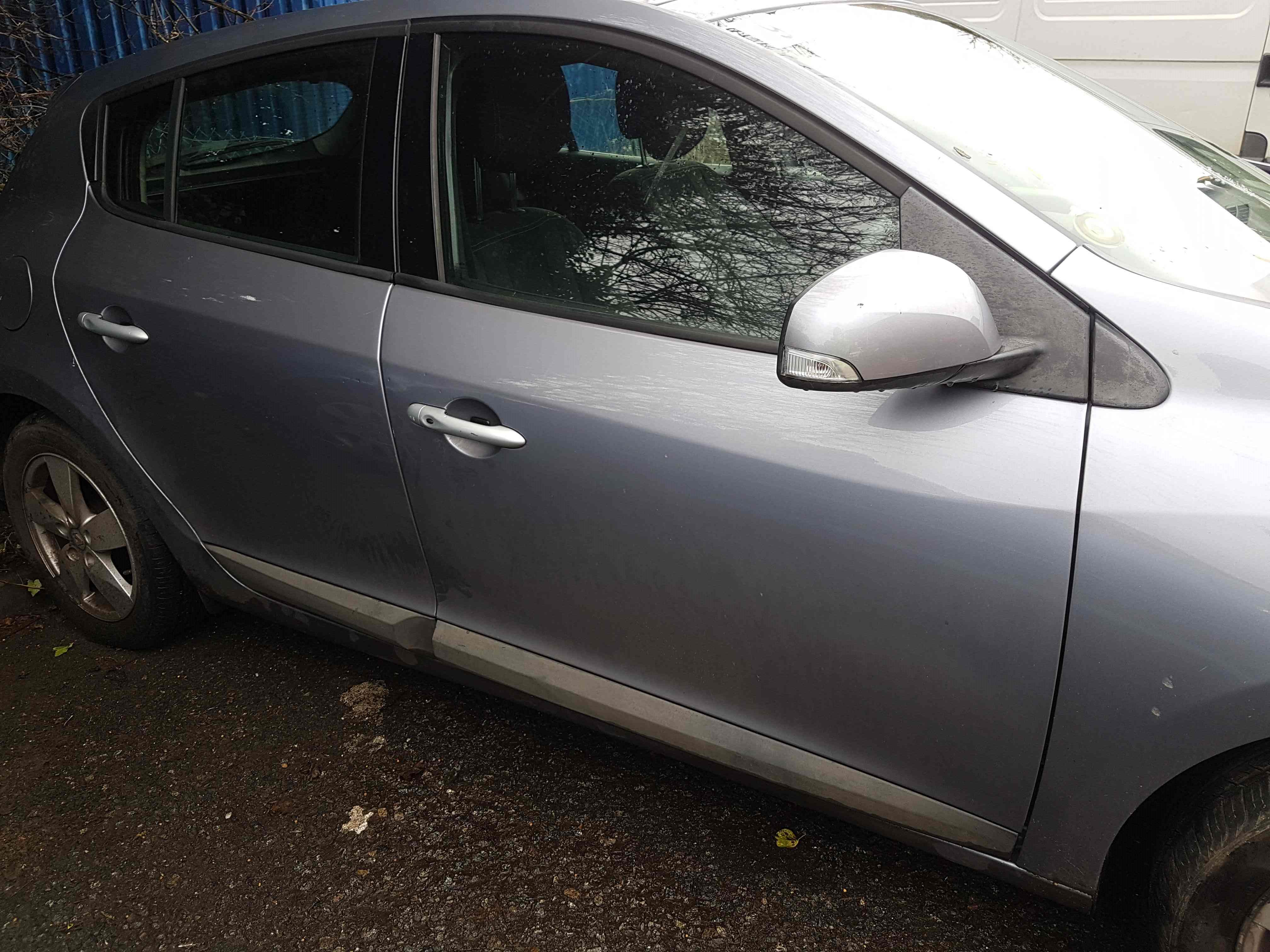 Thumb 2 Renault Megane MK3 Hatchback 2008-2014 Drivers OSF Front Door Grey Ternr 5Dr