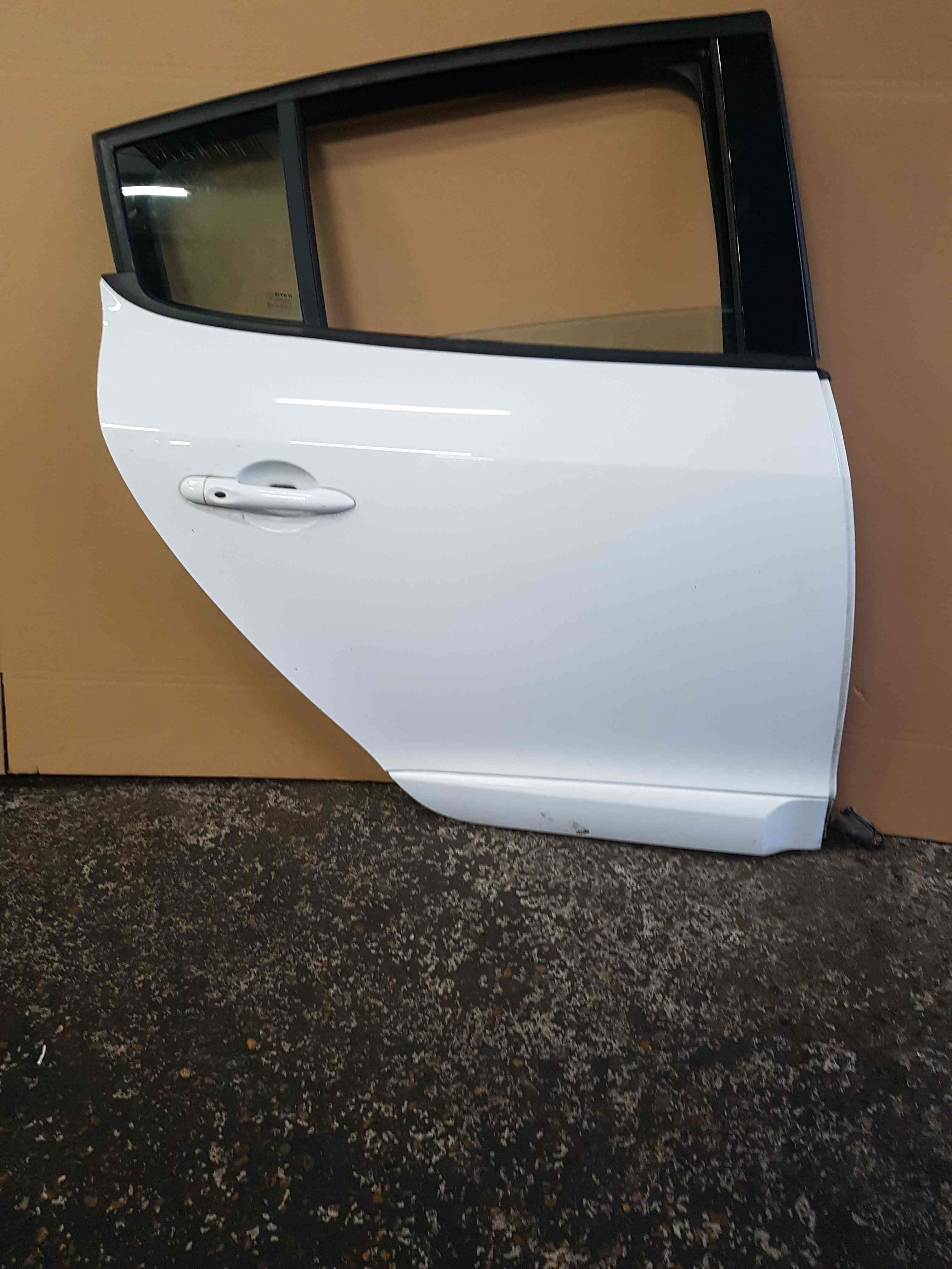 Thumb 2 Renault Megane MK3 Hatchback 2008-2014 Drivers OSR Rear Door White Ov369 369