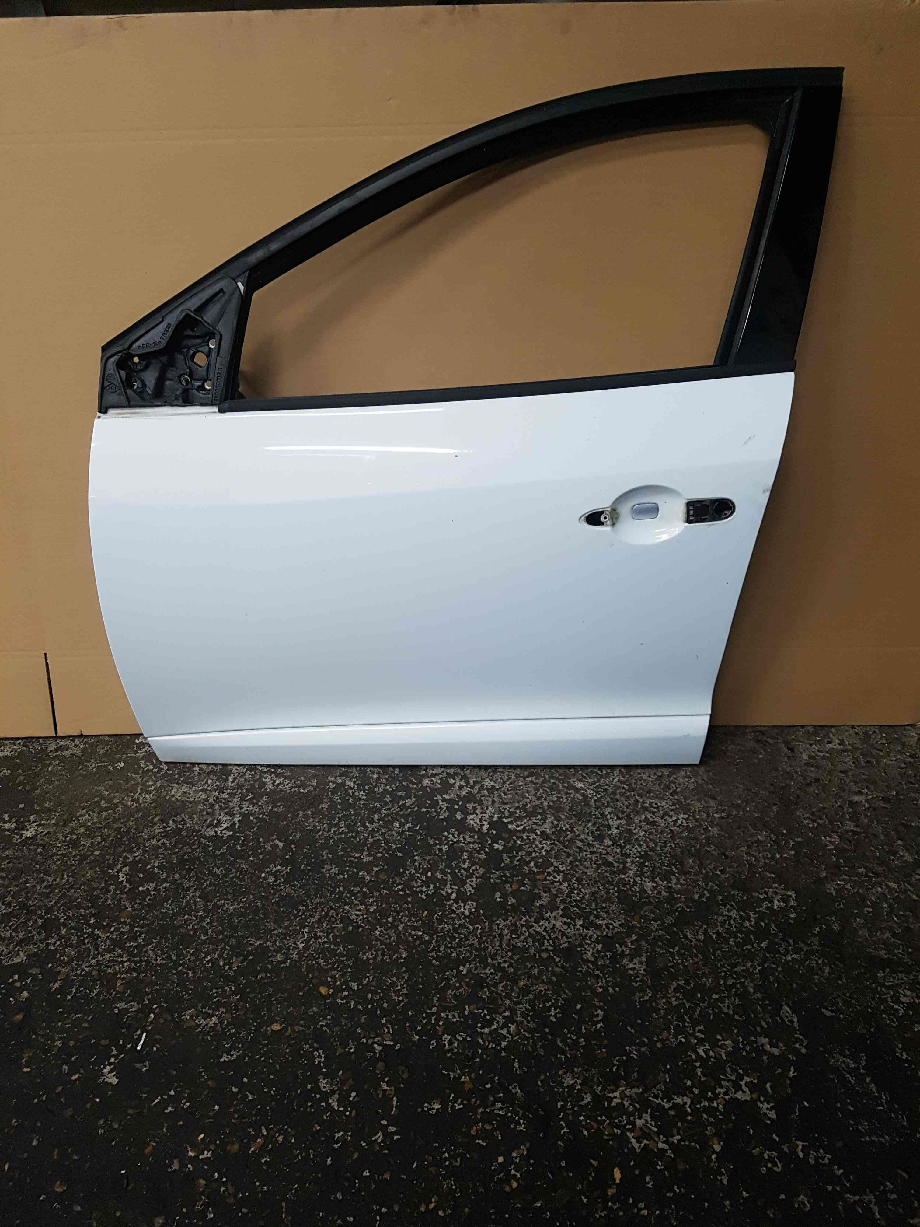 Thumb 2 Renault Megane MK3 Hatchback 2008-2014 Passenger NSF Front Door White Ov369 369