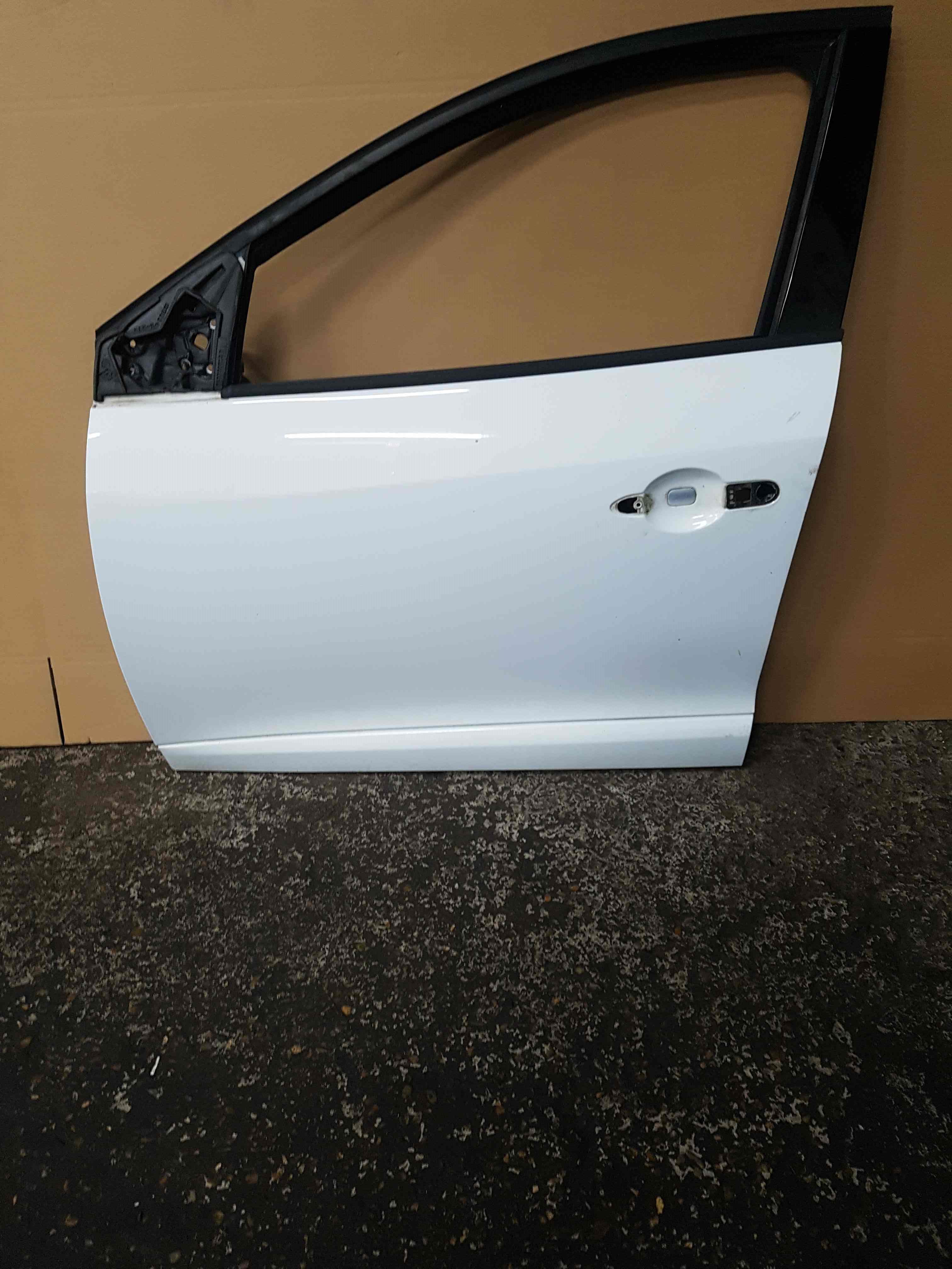 Thumb 7 Renault Megane MK3 Hatchback 2008-2014 Passenger NSF Front Door White Ov369 369