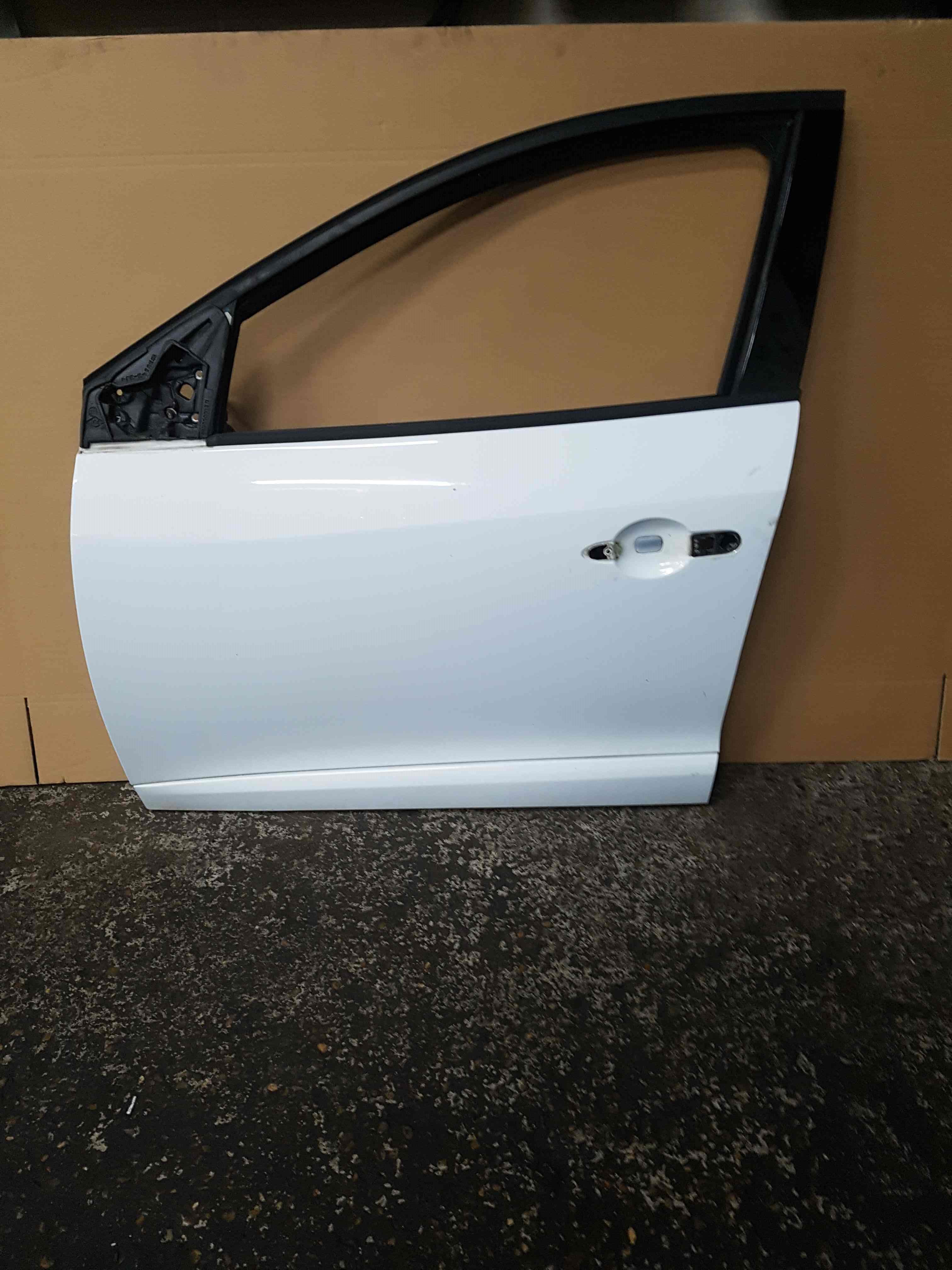 Renault Megane MK3 Hatchback 2008-2014 Passenger NSF Front Door White Ov369 369