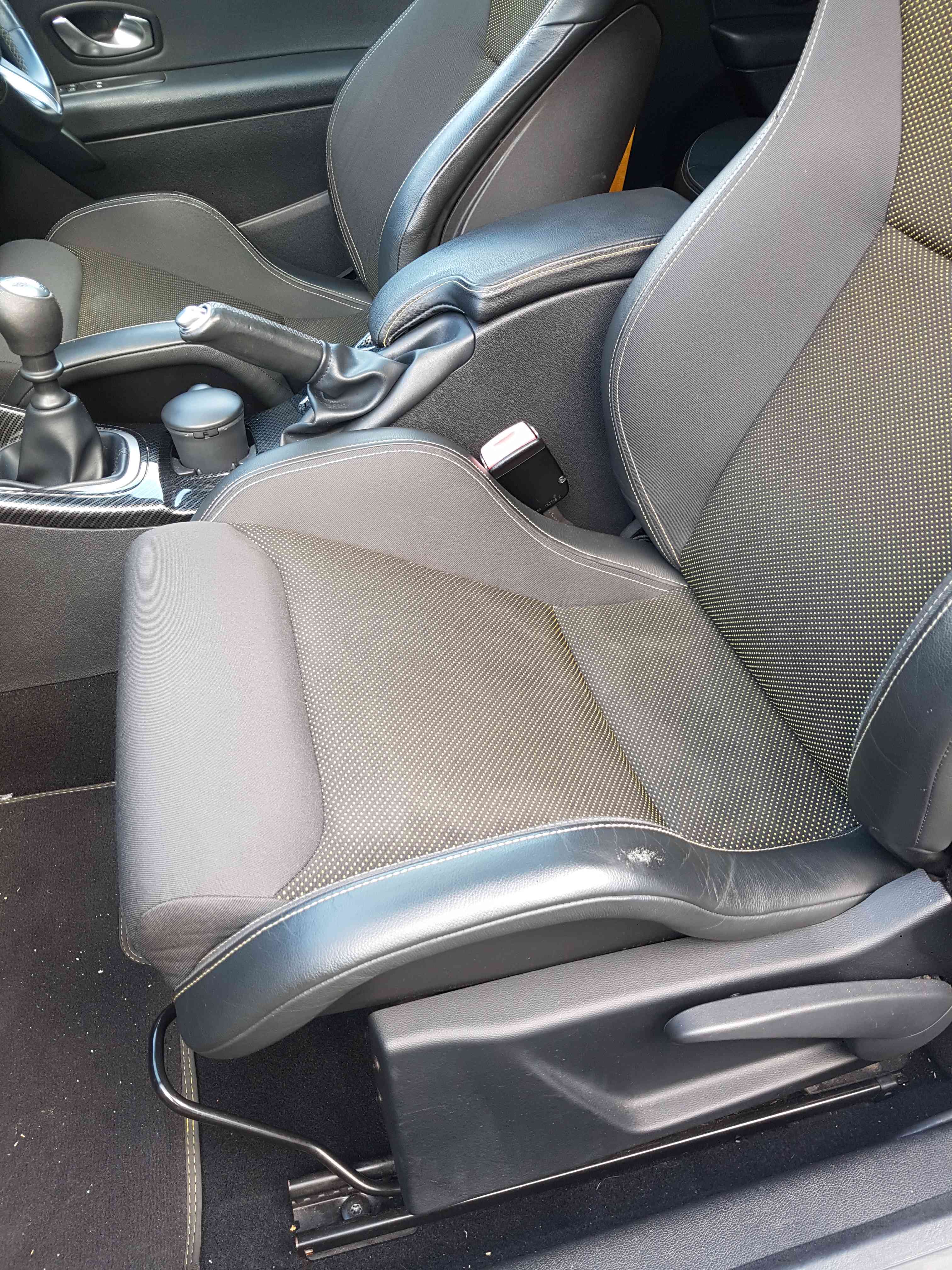 Thumb 4 Renault Megane MK3 Sport 2008-2014 Recaro Seats Leather Yellow DOT Set X2 Front