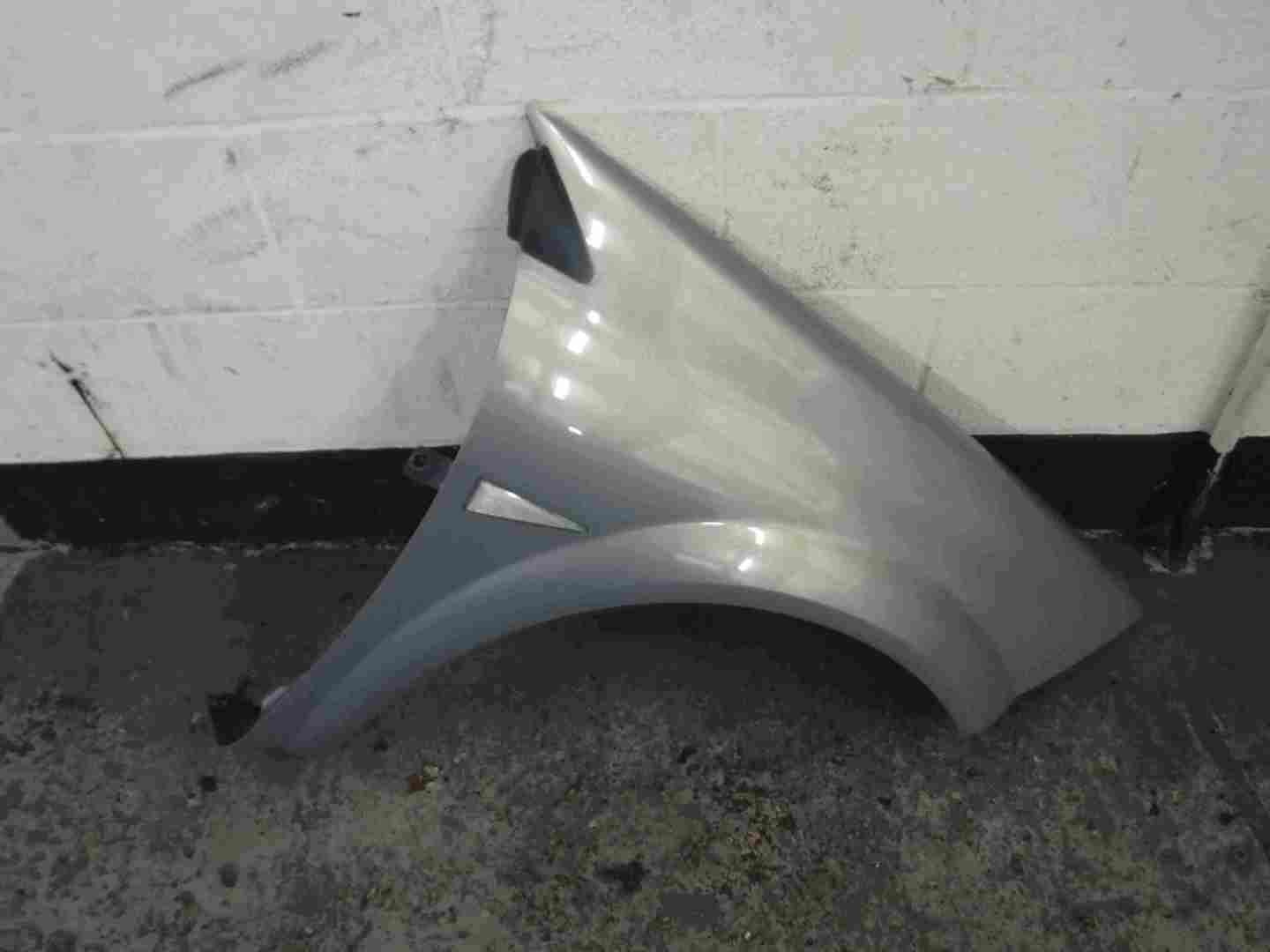 Renault Megane Saloon 2002-2008 Drivers OS Wing Silver TEA19
