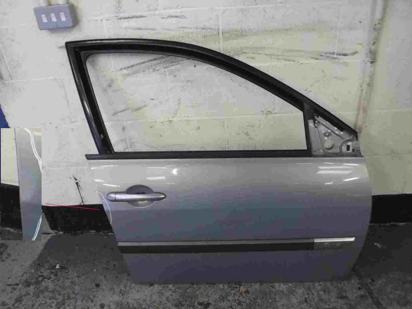 Renault Megane Saloon 2002-2008 Drivers OSF Front Door Silver TEA19