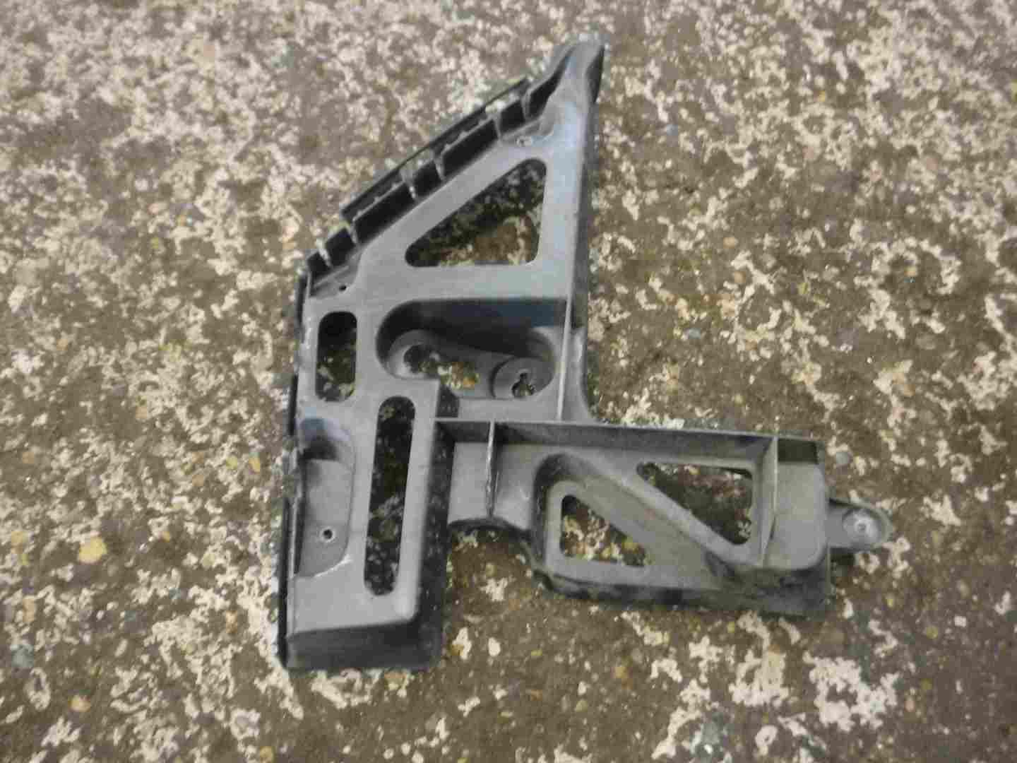 Renault Megane Saloon 2002-2008 Drivers OSR Rear Bumper Bracket