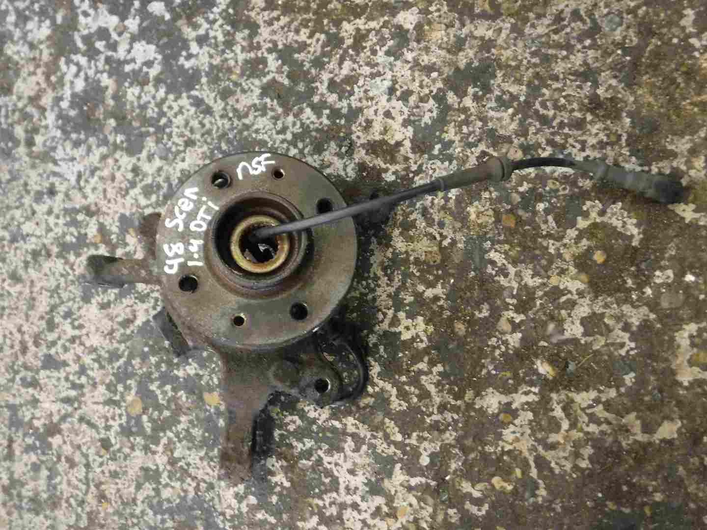 Renault Megane Scenic 1997-1999 1.9 dTi Passenger NSF Front Wheel Hub + ABS