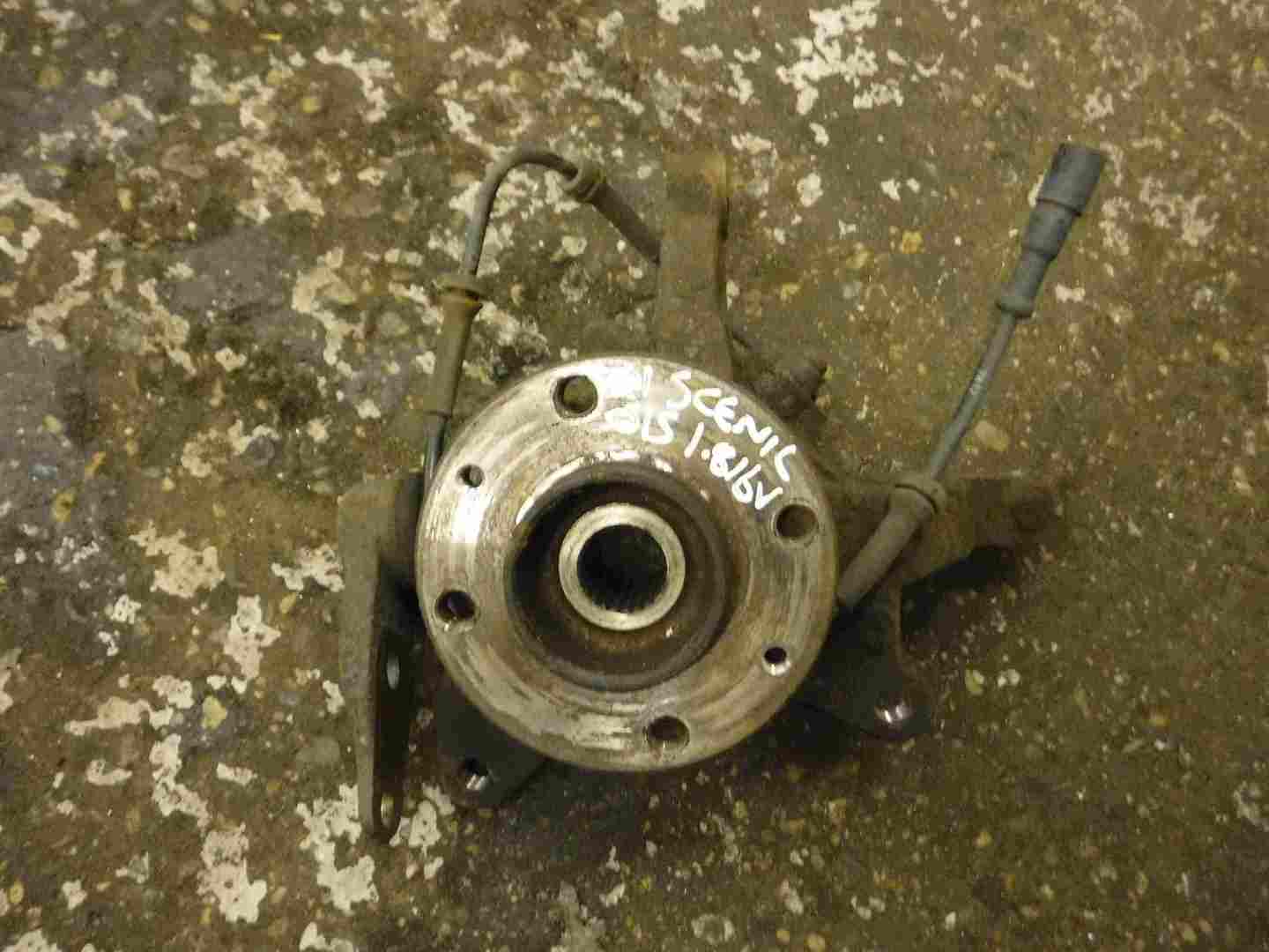 Renault Megane Scenic 1999-2003 1.8 16v Drivers OS Wheel Hub + ABS Sensor