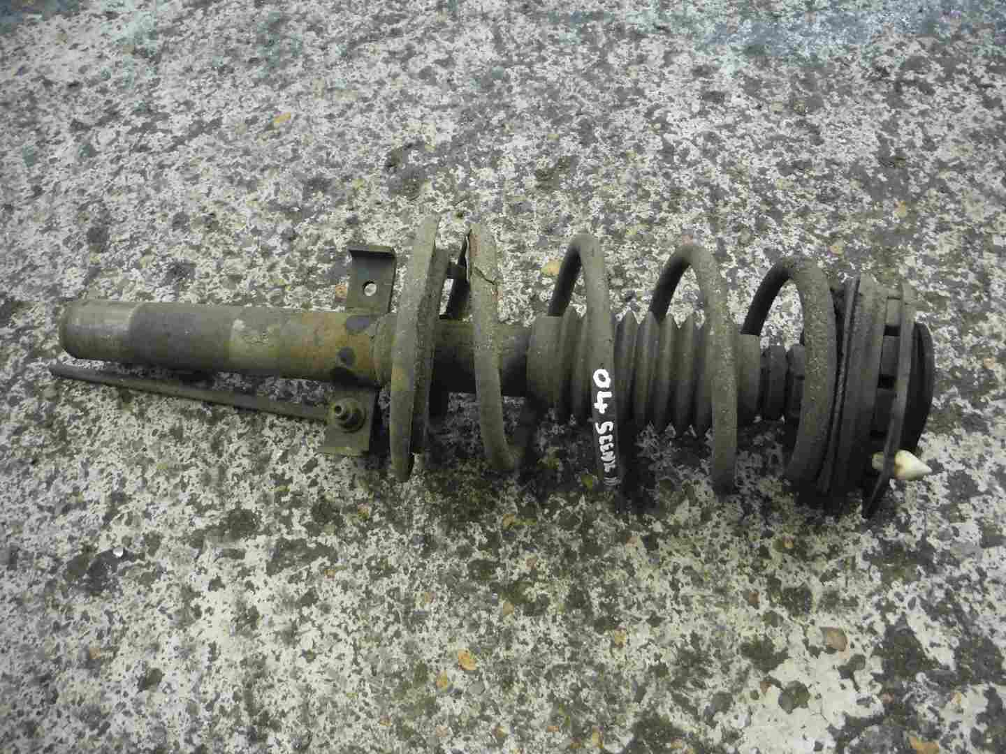Renault Scenic 2003-2009 1.5 dCi Drivers Passenger Front Strut Shock + Spring