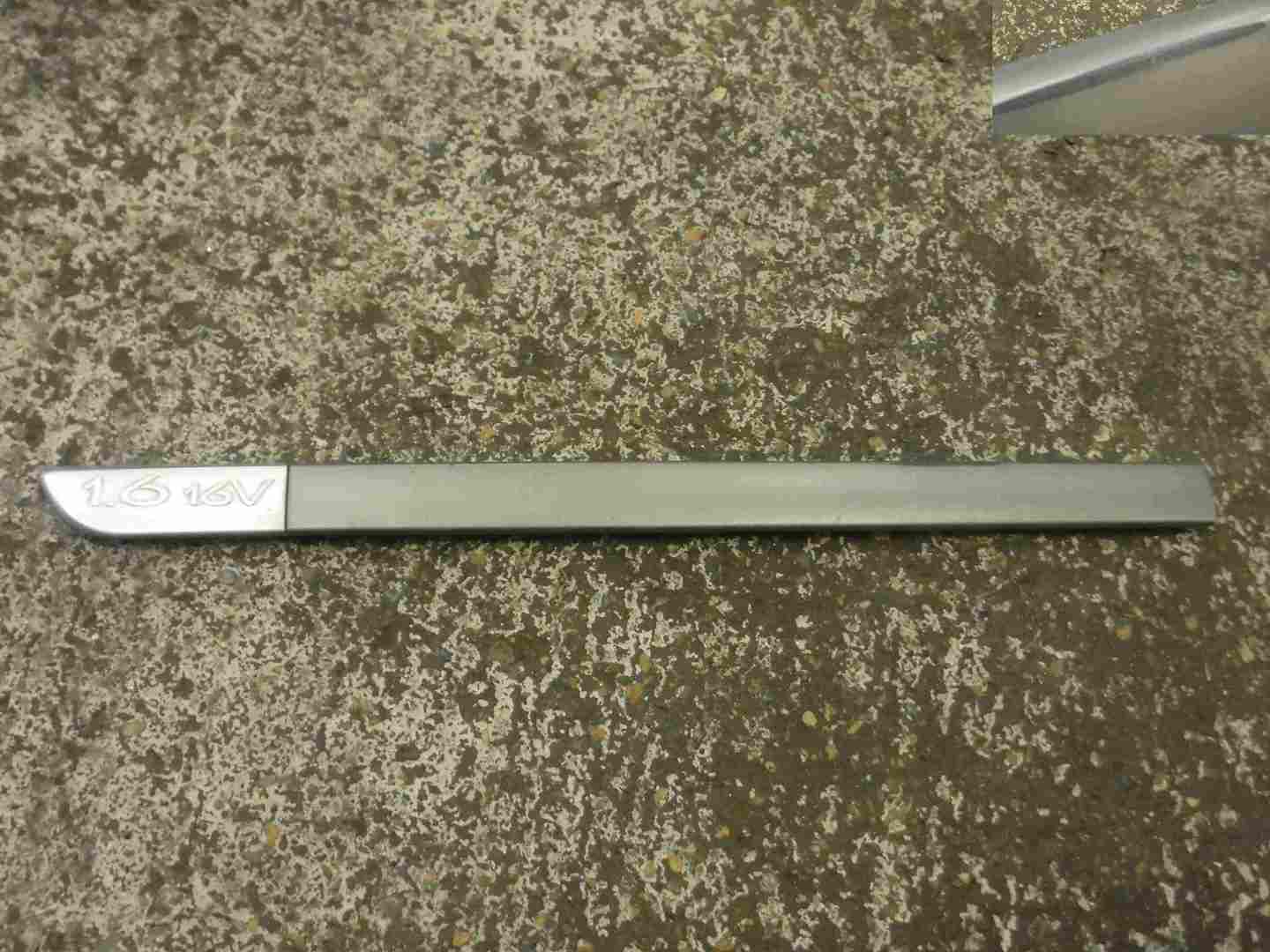 Renault Megane Scenic 2003-2009 1.6 16v Passenger NSF Front Door Moulding Trim