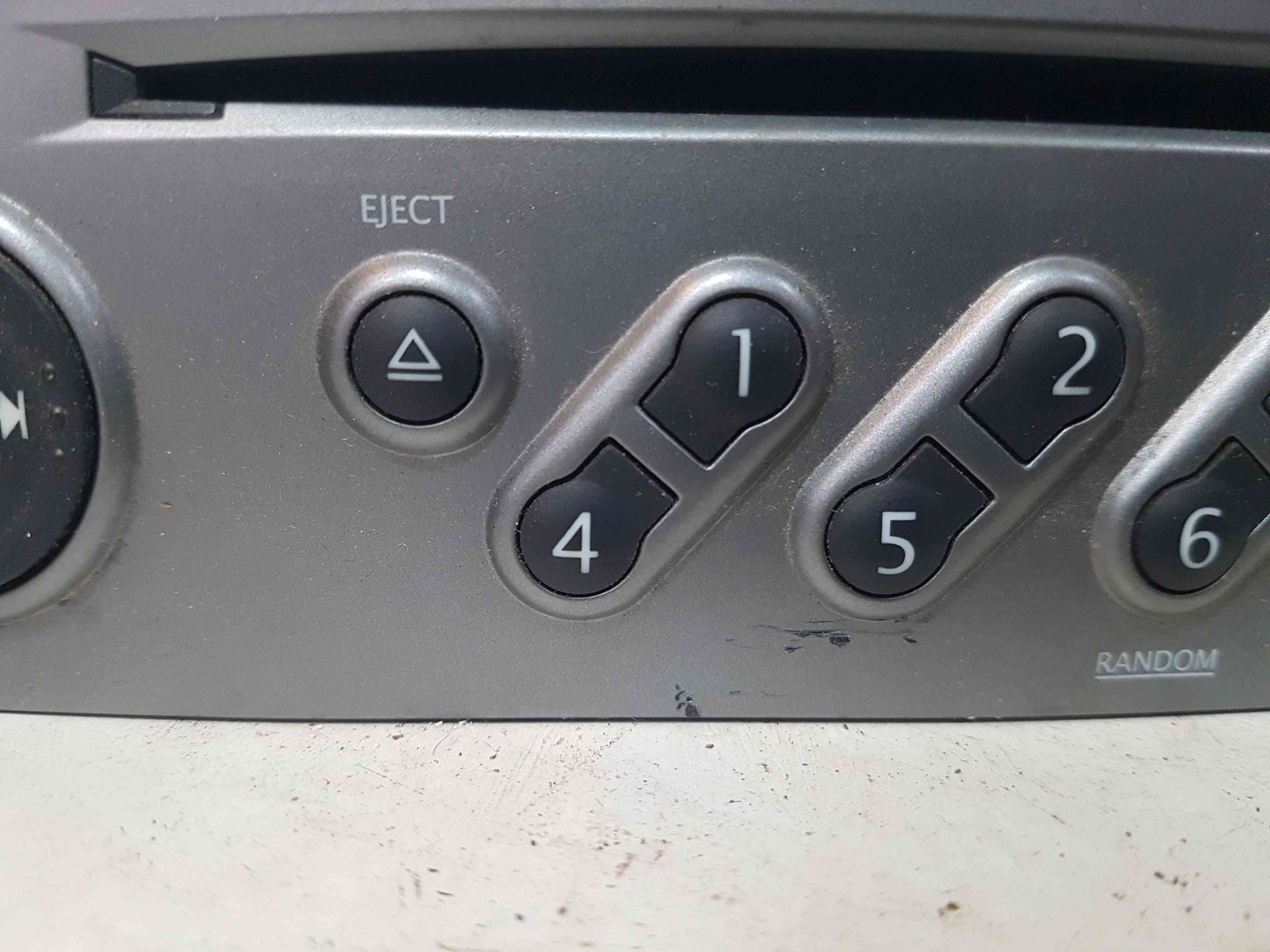 Thumb 4 Renault Megane Scenic 2003-2009 Cd Player Radio Update List + Code 8200562686