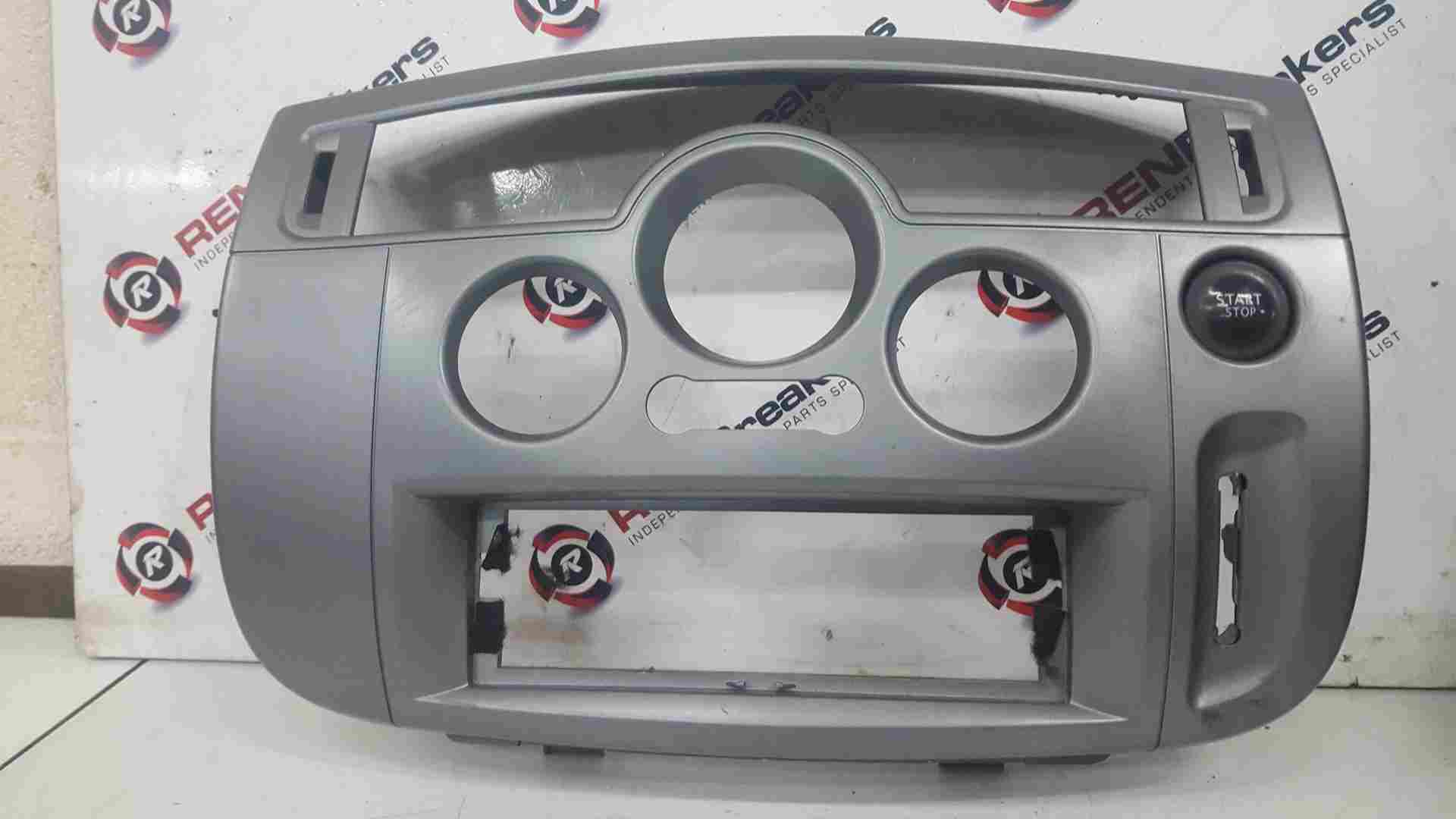 Thumb 2 Renault Megane Scenic 2003-2009 Centre Dash Trim Surround 8200140722 