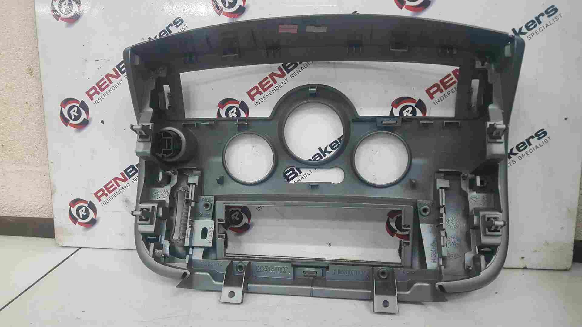 Thumb 4 Renault Megane Scenic 2003-2009 Centre Dash Trim Surround 8200140722 