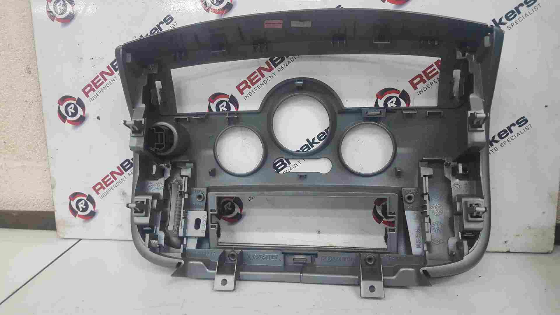 Thumb 5 Renault Megane Scenic 2003-2009 Centre Dash Trim Surround 8200140722 