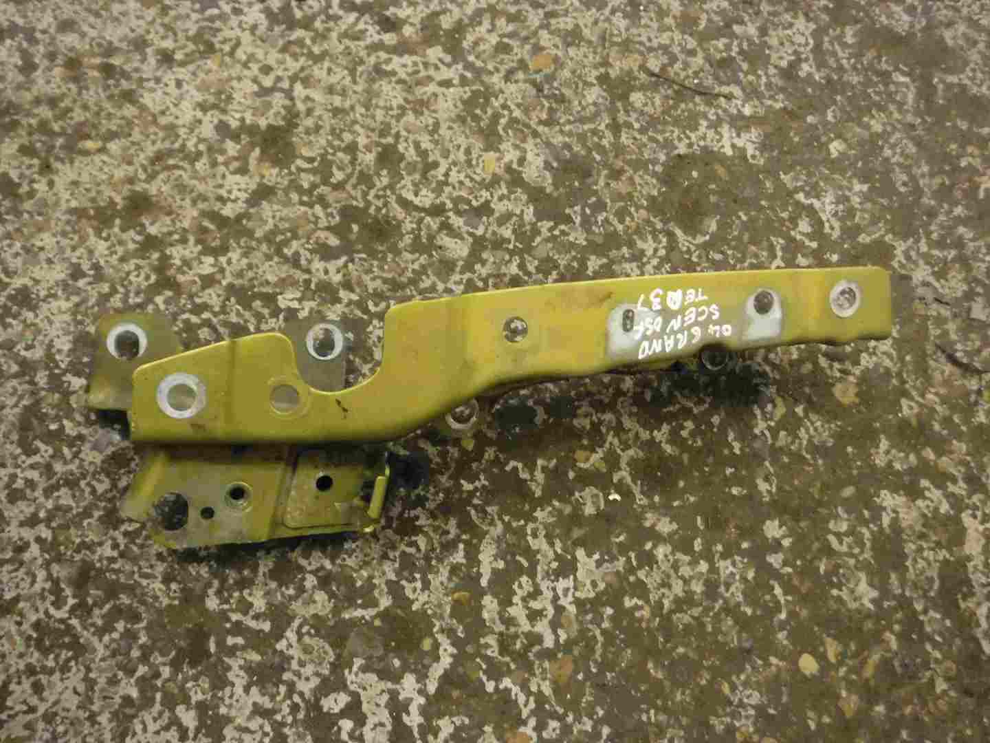 Renault Megane Scenic 2003-2009 Drivers OSF Front Wing Bracket Yellow TED37