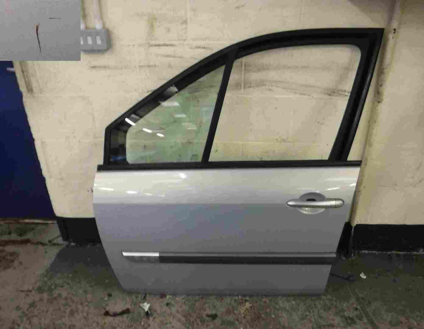 Renault Megane Scenic 2003-2009 Passenger NSF Front Door Silver 632
