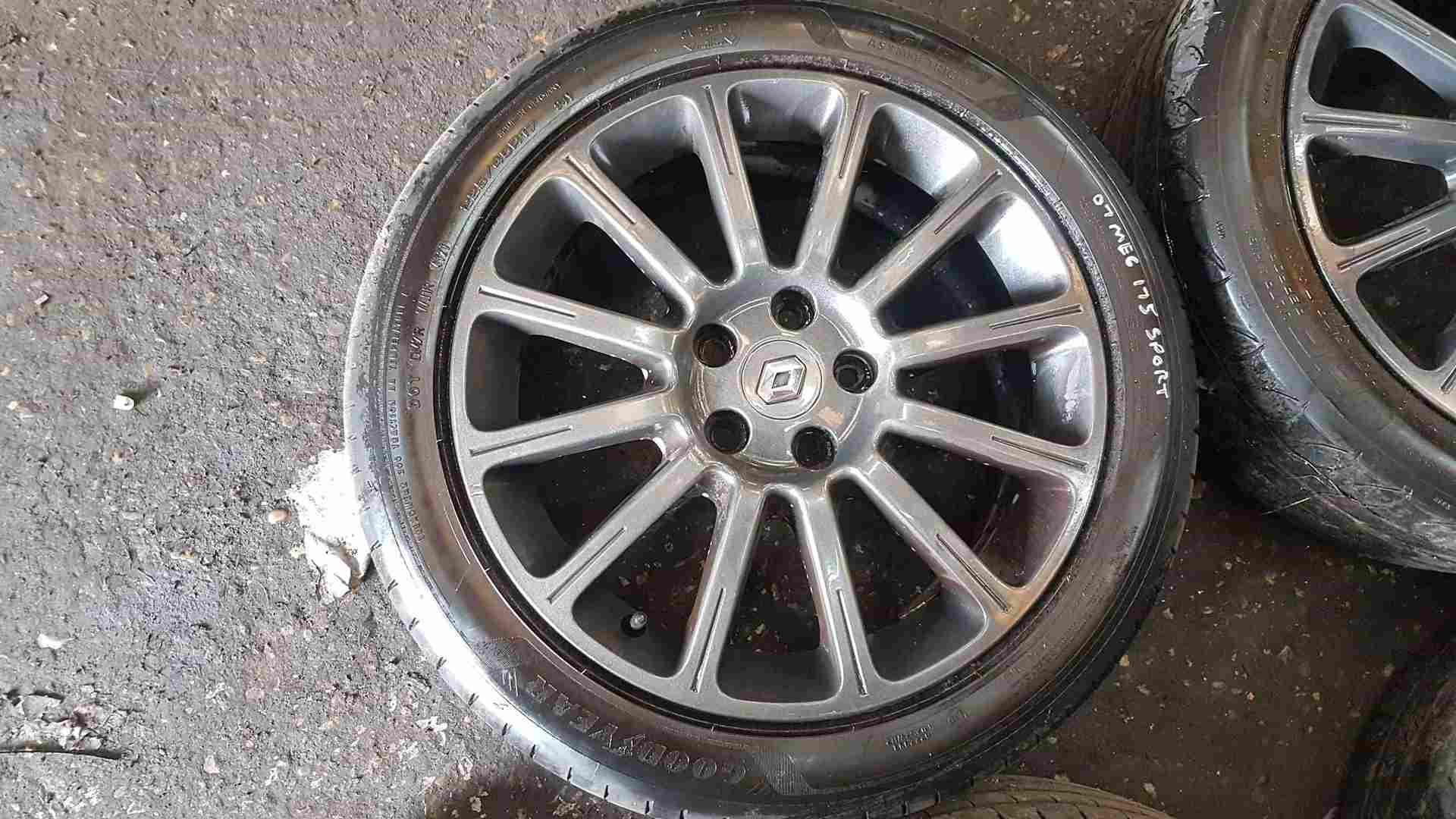 Thumb 4 Renault Megane Sport 2002-2008 225 Turbo Alloy Wheels  4/5 225 45 17inch