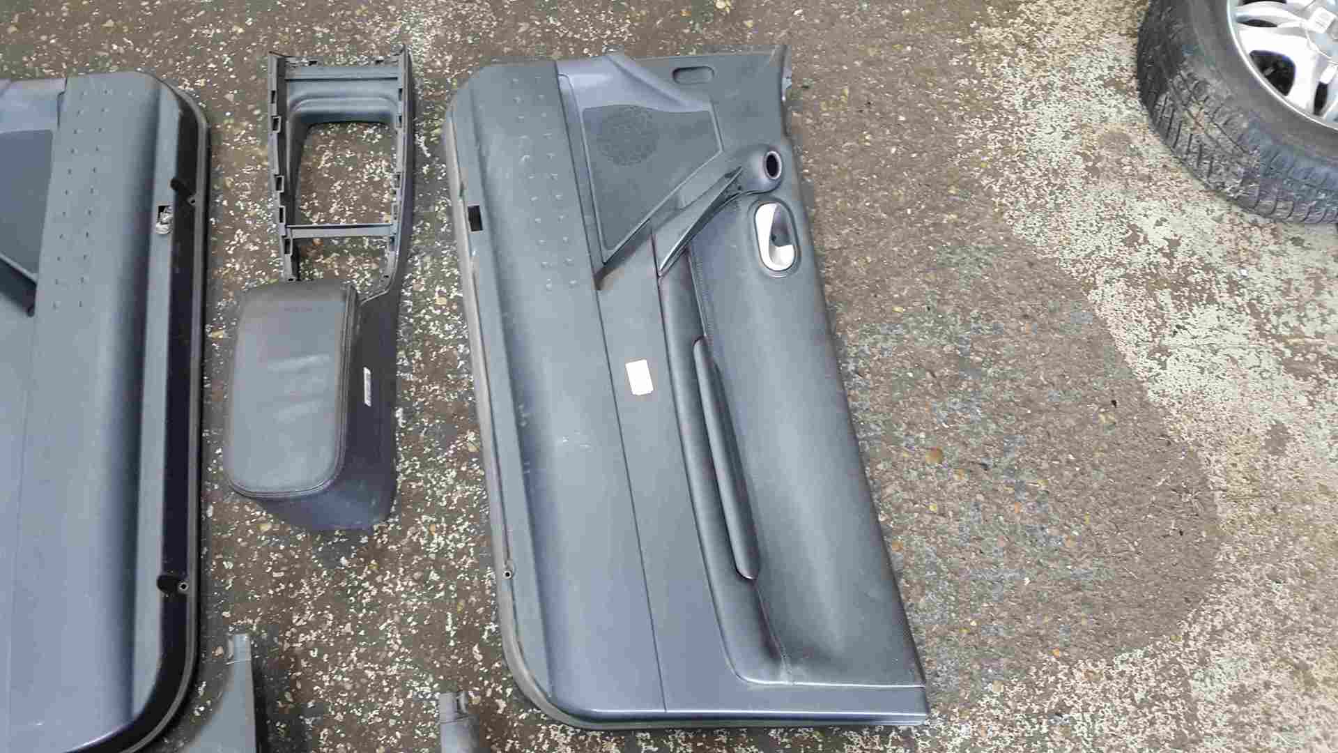 Thumb 3 Renault Megane Sport 2002-2008 225 leather Interior Door Cards Arm Rest