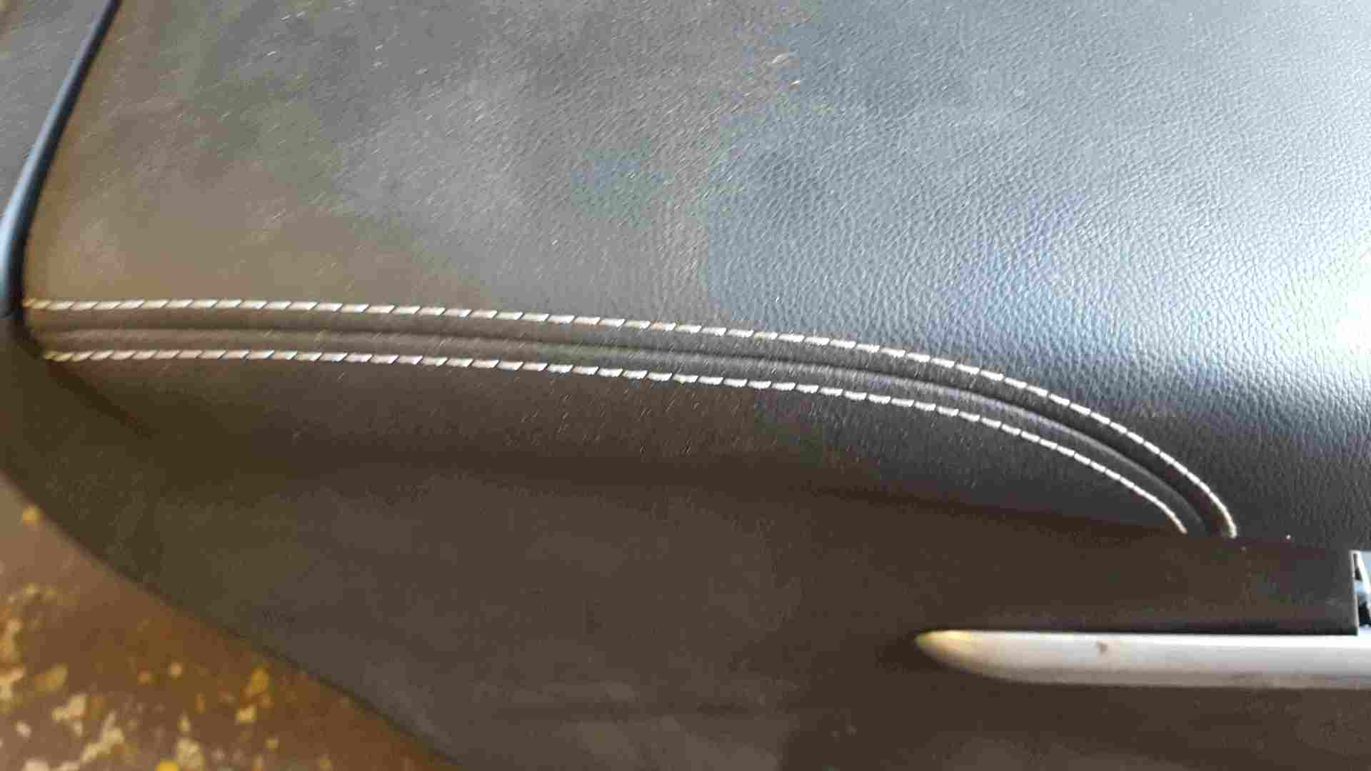 Thumb 3 Renault Megane Sport MK2 2002-2008 225 Centre Arm Rest Leather Cup Holder