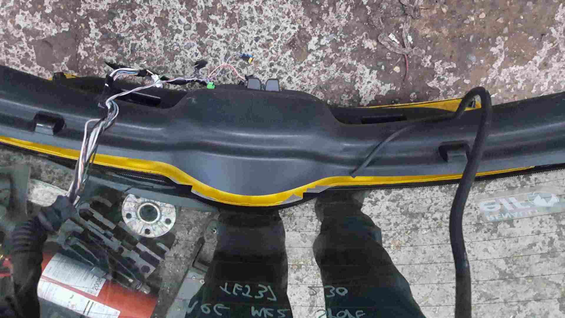 Thumb 2 Renault Megane Sport MK2 2002-2008 230 225 Rear Tailgate Boot Liquid Yellow