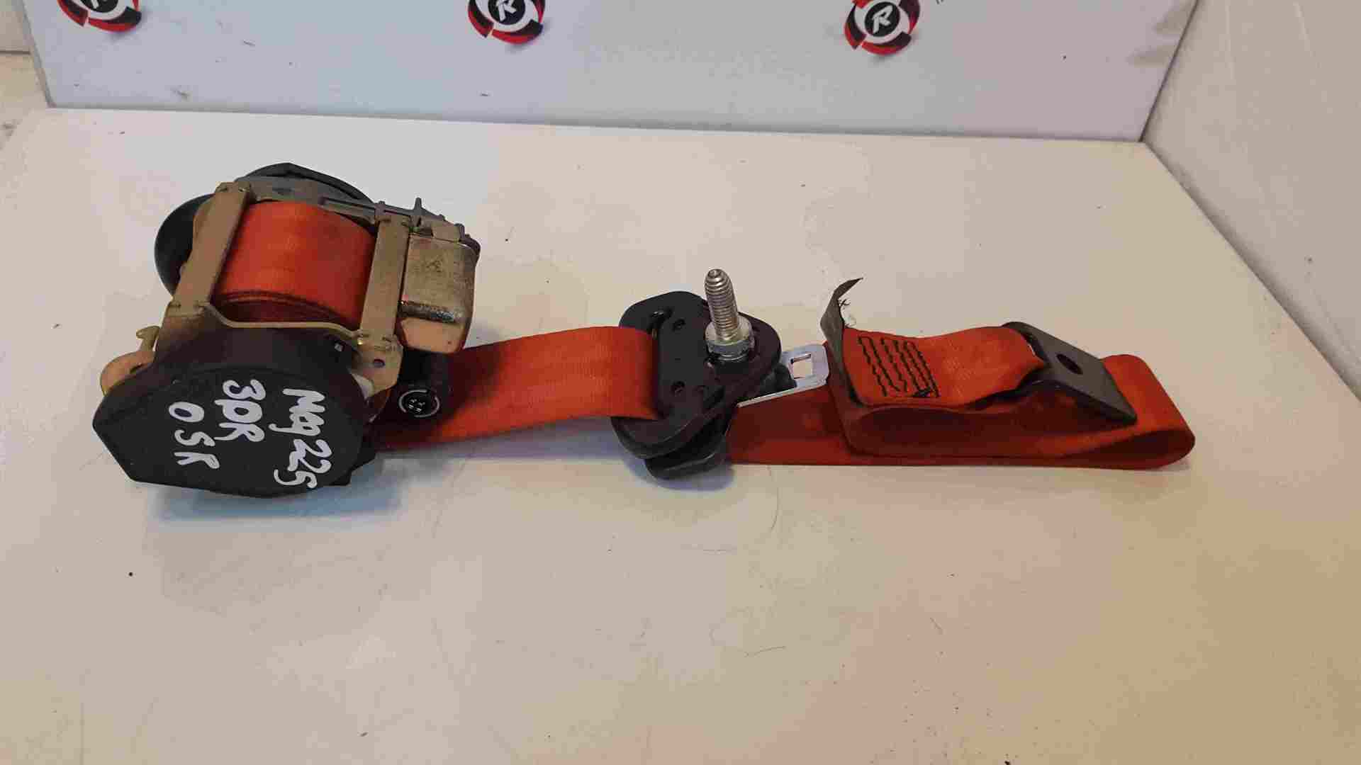 Renault Megane Sport MK2 2002-2008 Drivers OSR Rear Seat Belt Red 3dr