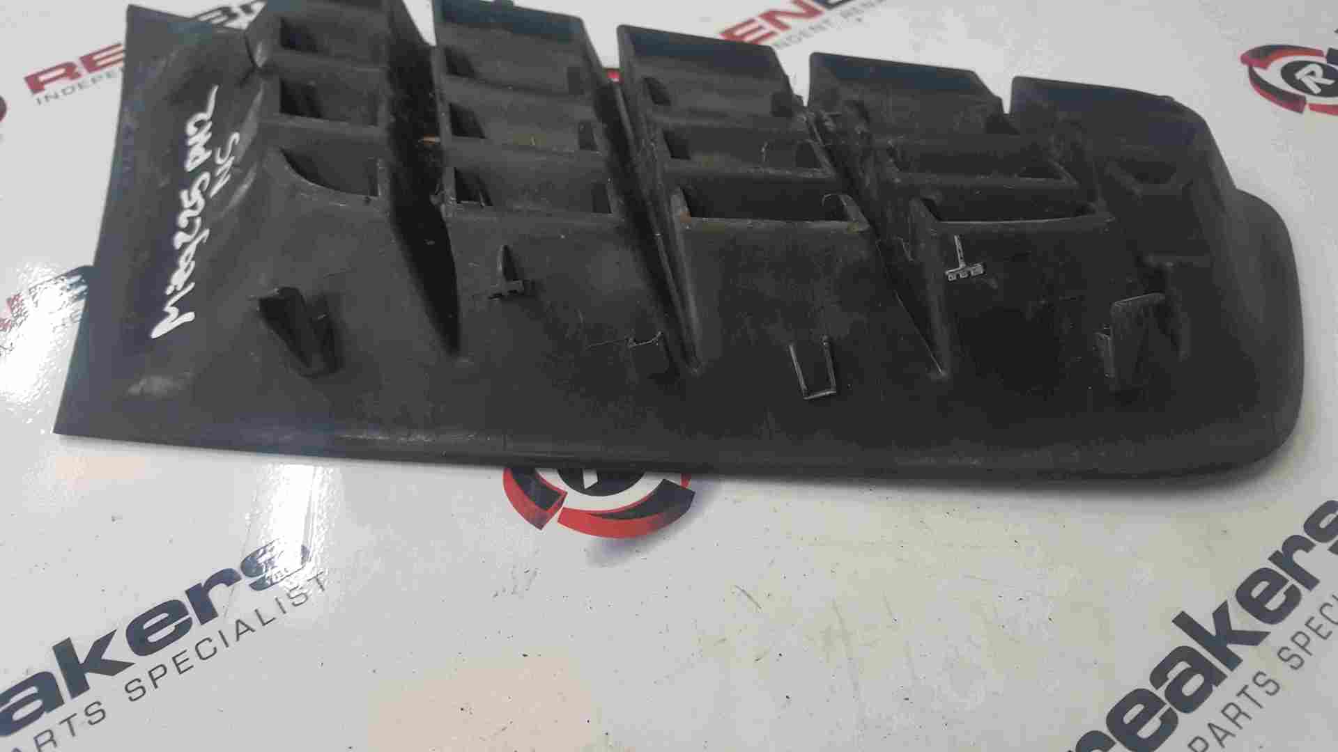 Thumb 2 Renault Megane Sport MK2 2006-2008 Passenger NSF Front Bumper Grill Insert