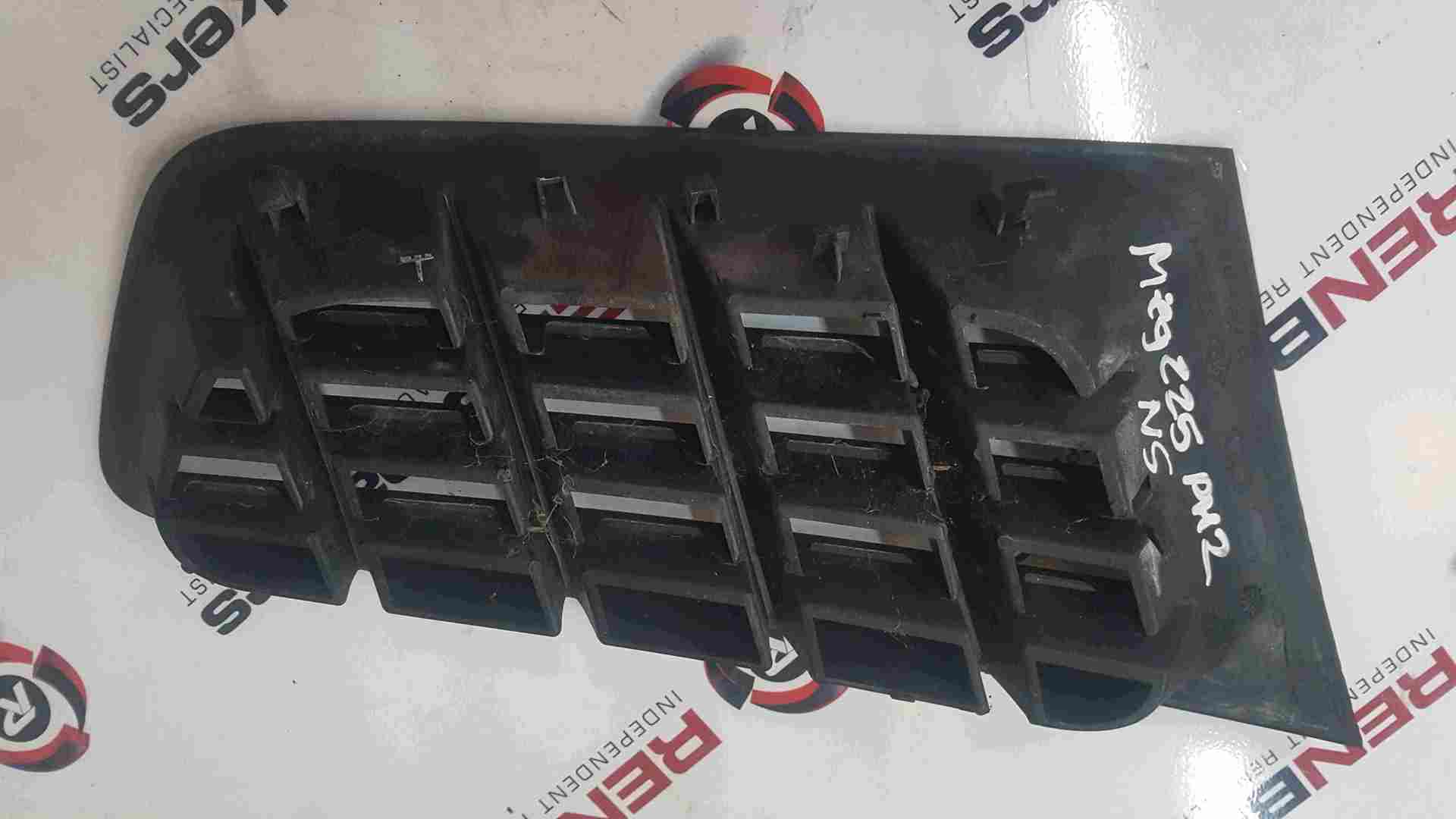 Thumb 3 Renault Megane Sport MK2 2006-2008 Passenger NSF Front Bumper Grill Insert