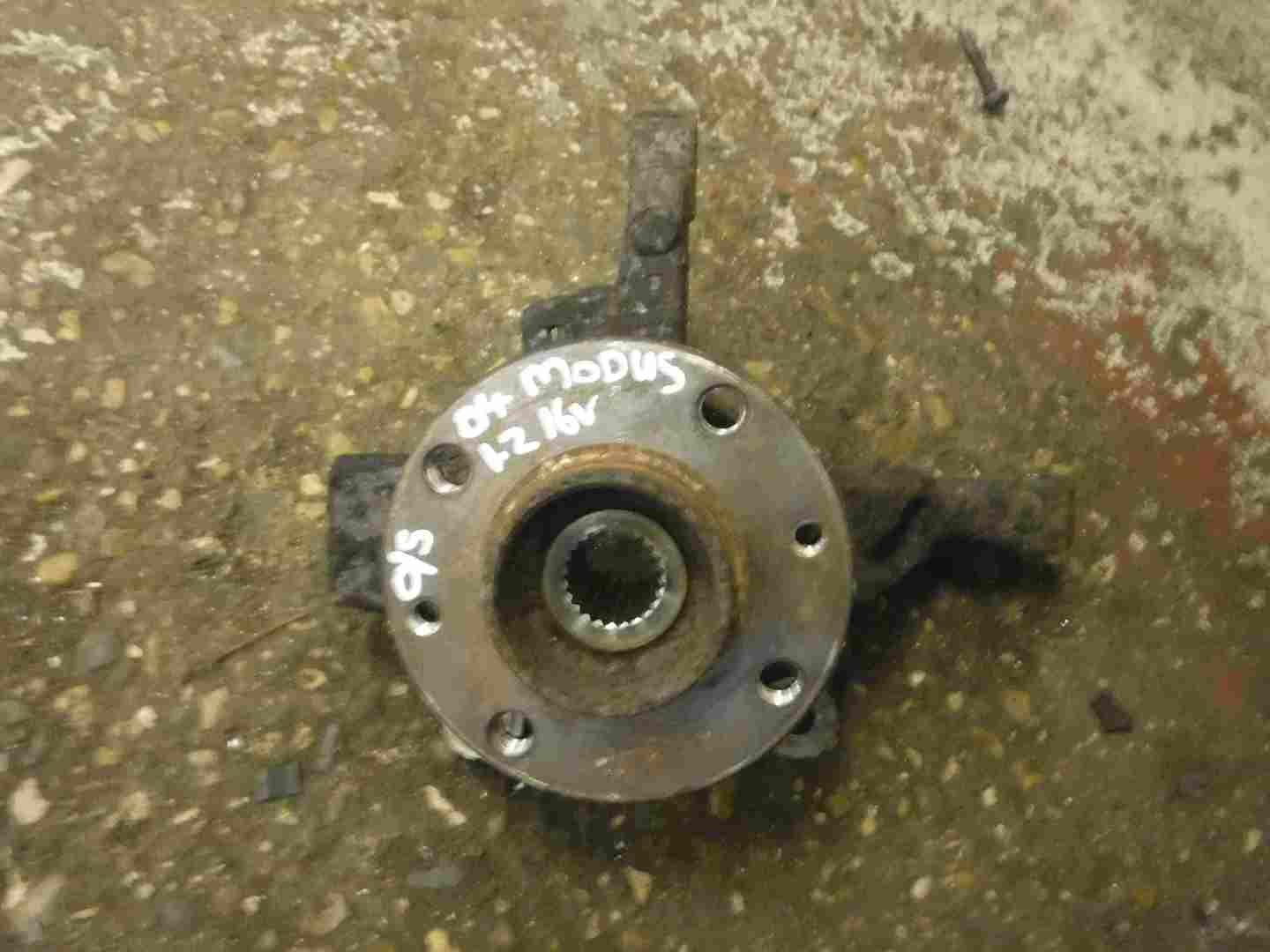 Renault Modus 2004-2008 1.2 16V TCE Drivers OSF Front Wheel HUB