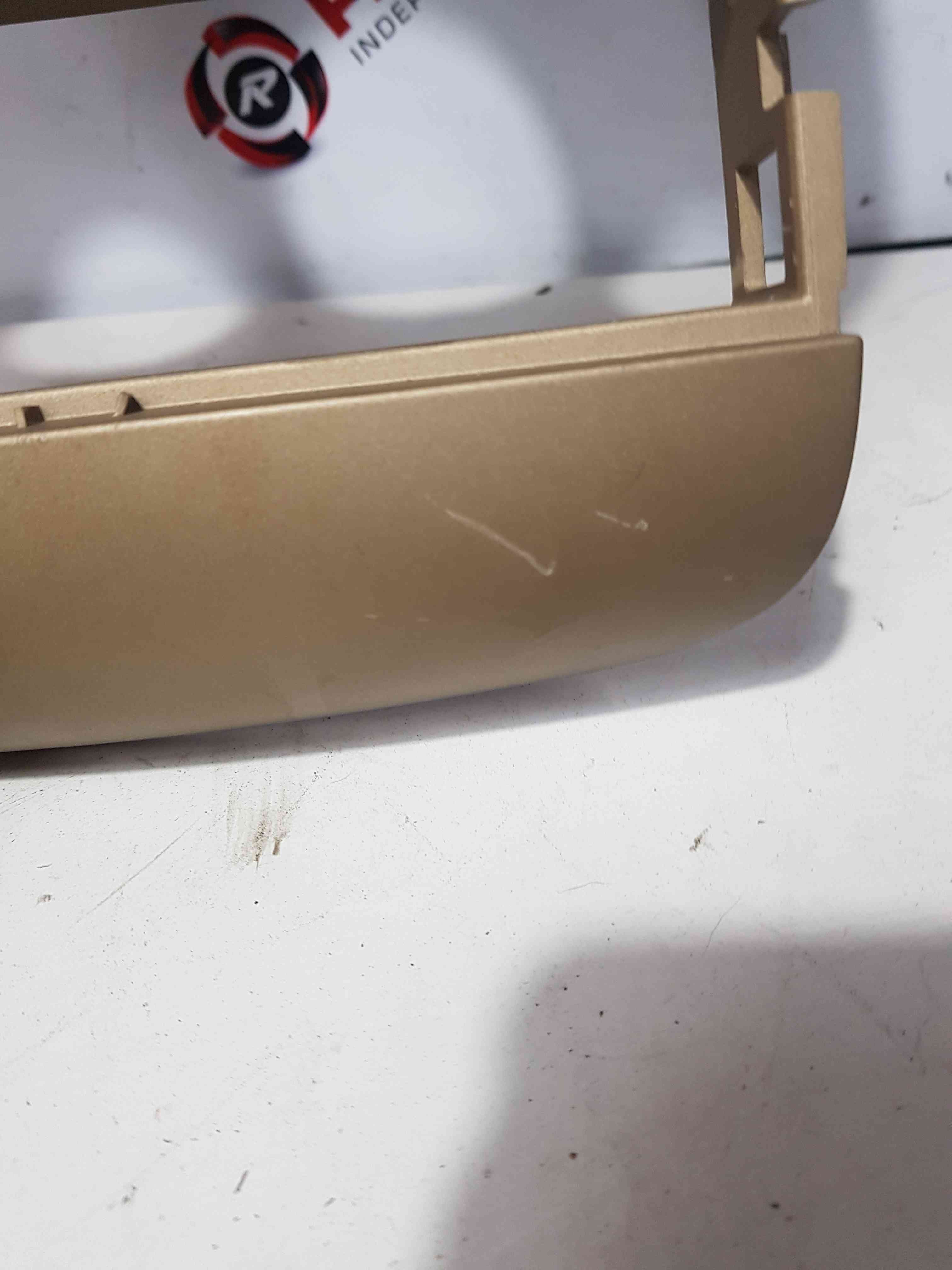 Thumb 5 Renault Modus 2004-2008 Centre Heater Vent Surround Beige Trim 8200327063