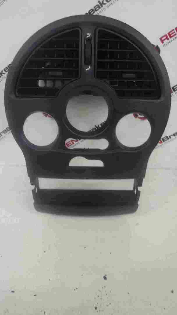 Renault Modus 2004-2008 Centre Vent Cd Surround Plastic 8200327060