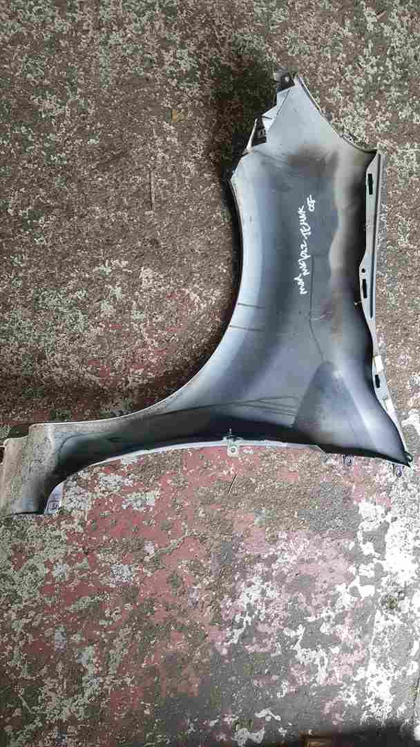 Thumb 3 Renault Modus 2004-2008 Drivers OSF Front Wing Gold Tehnk 