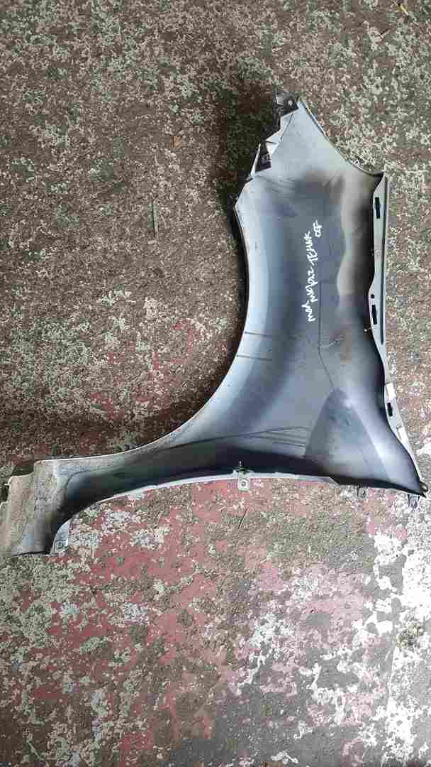 Thumb 4 Renault Modus 2004-2008 Drivers OSF Front Wing Gold Tehnk 