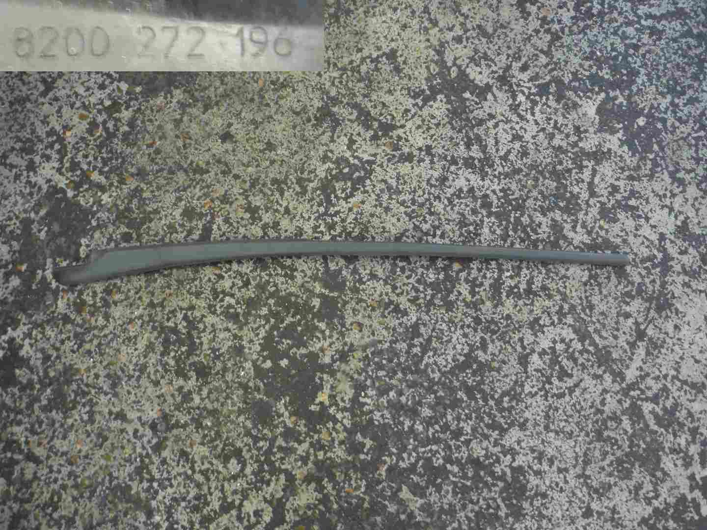 Renault Modus 2004-2008 Drivers OSF Windscreen Plastic Trim Seal 8200272196
