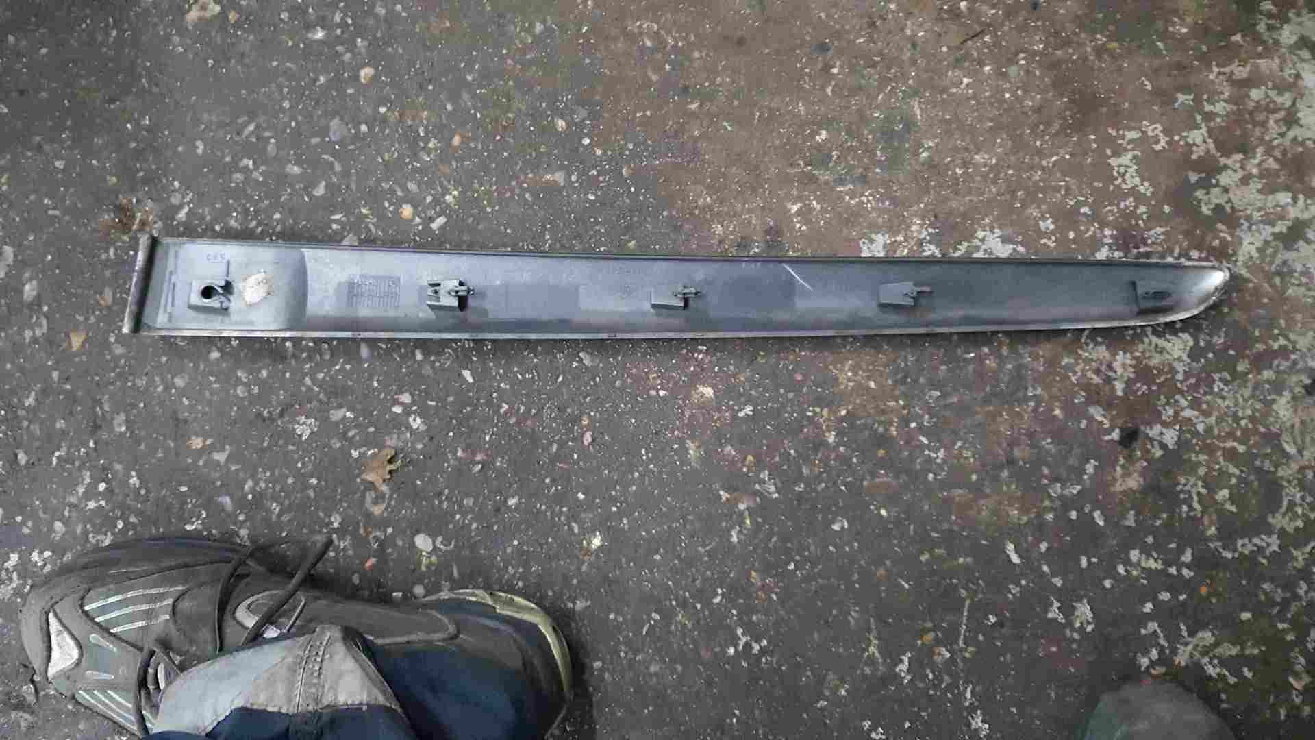 Thumb 2 Renault Modus 2004-2008 Drivers OSR Rear Moulding Trim Silver 8200213817