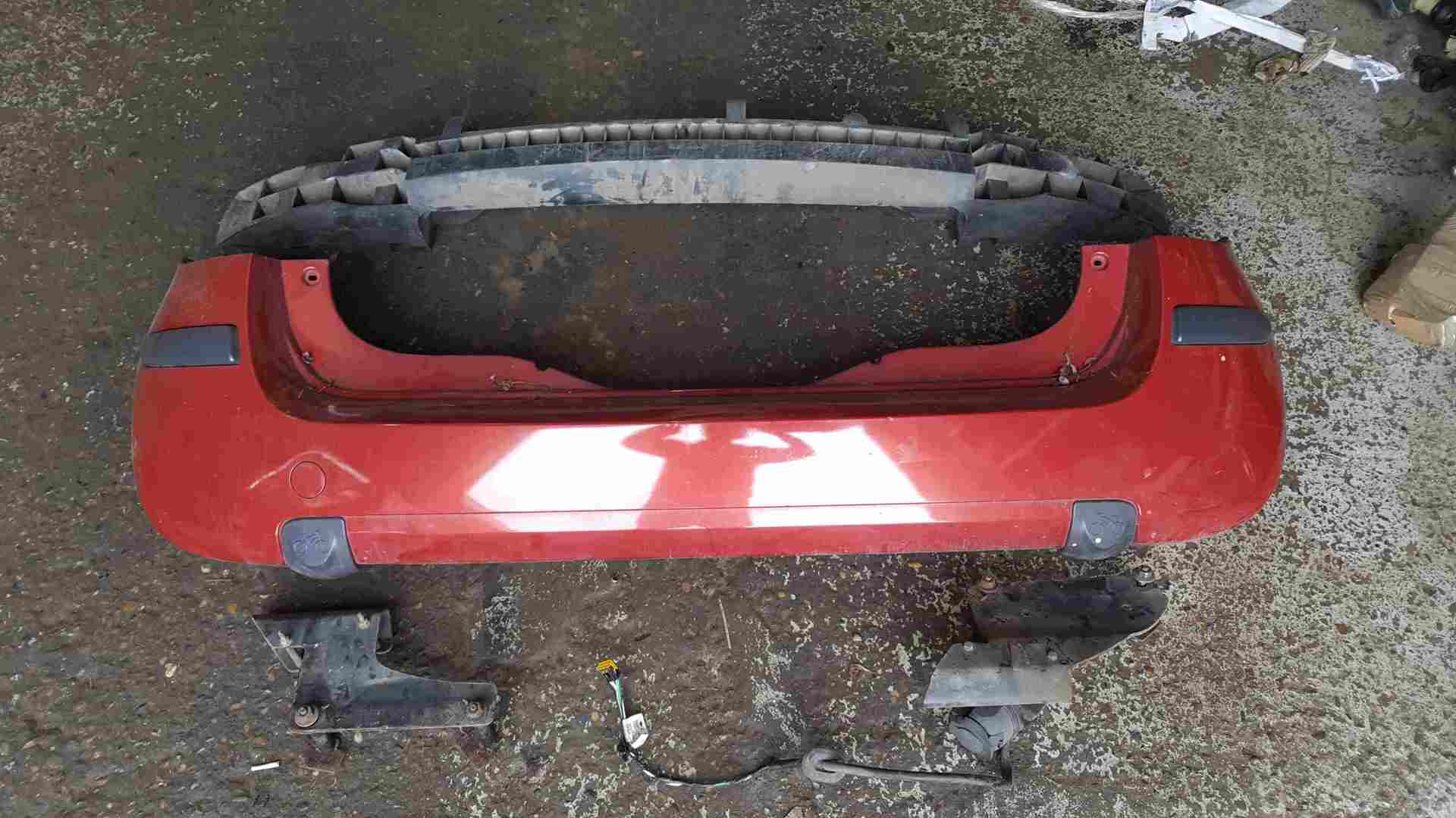 Renault Modus 2004-2008 Rear Bumper Red TEB76 Bike Holder Brackets Holes