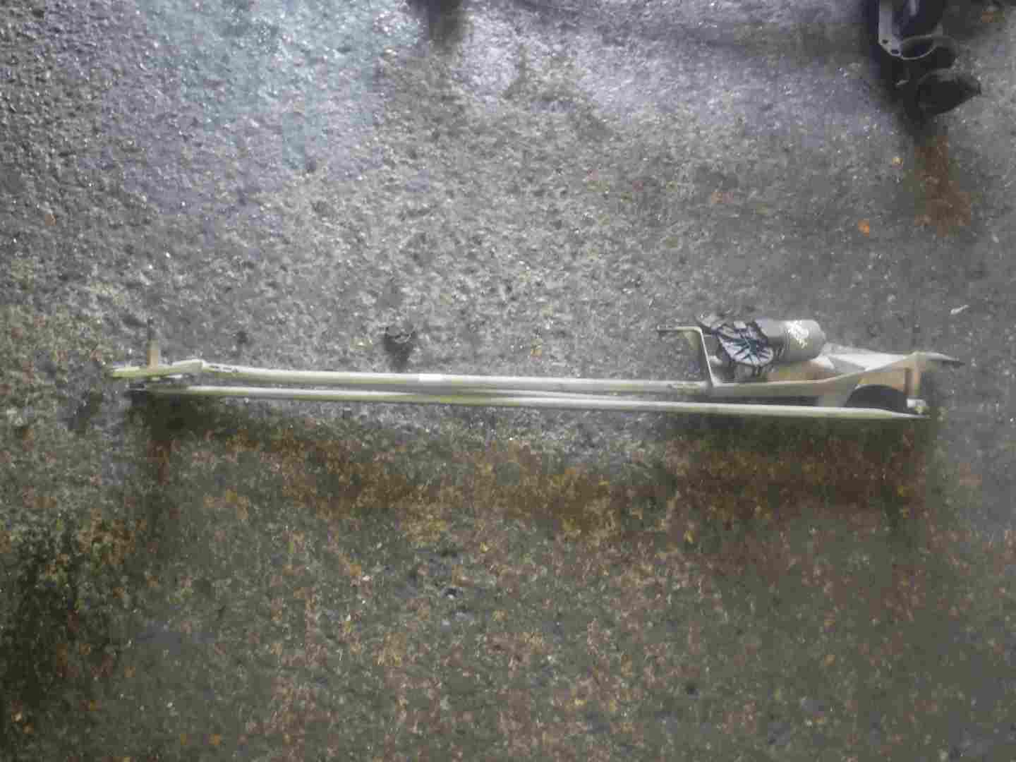 Renault Modus 2008-2012 Front Windscreen Wiper Motor + Linkage