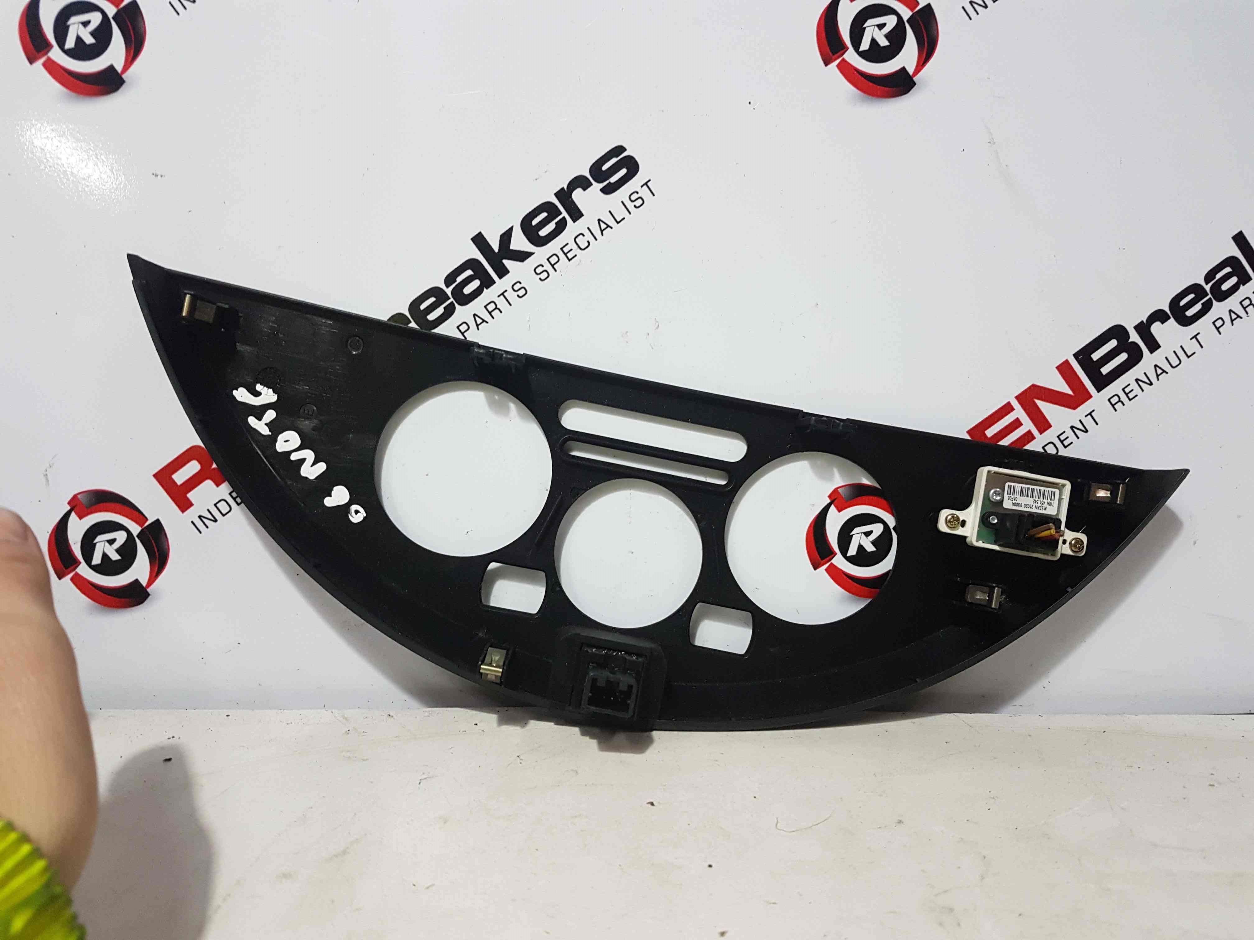 Thumb 6 Nissan Note E11 2005-2012 Hazard Warning Switch   Centre Surround  N103451V