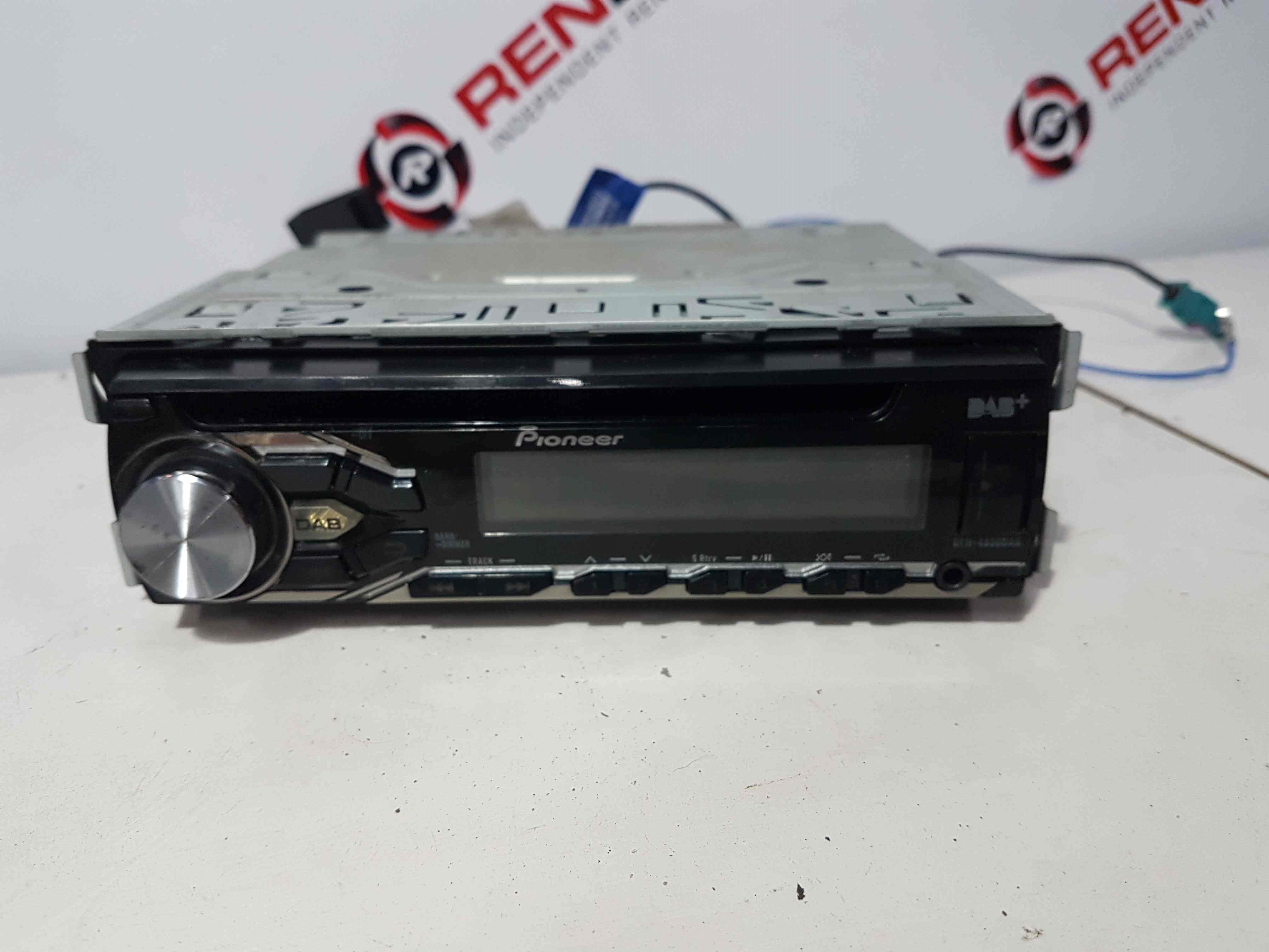 Thumb 4 Renault Pioneer Radio Cd Player USB DAB Aux Input DEH-4800DAB 2002-2025