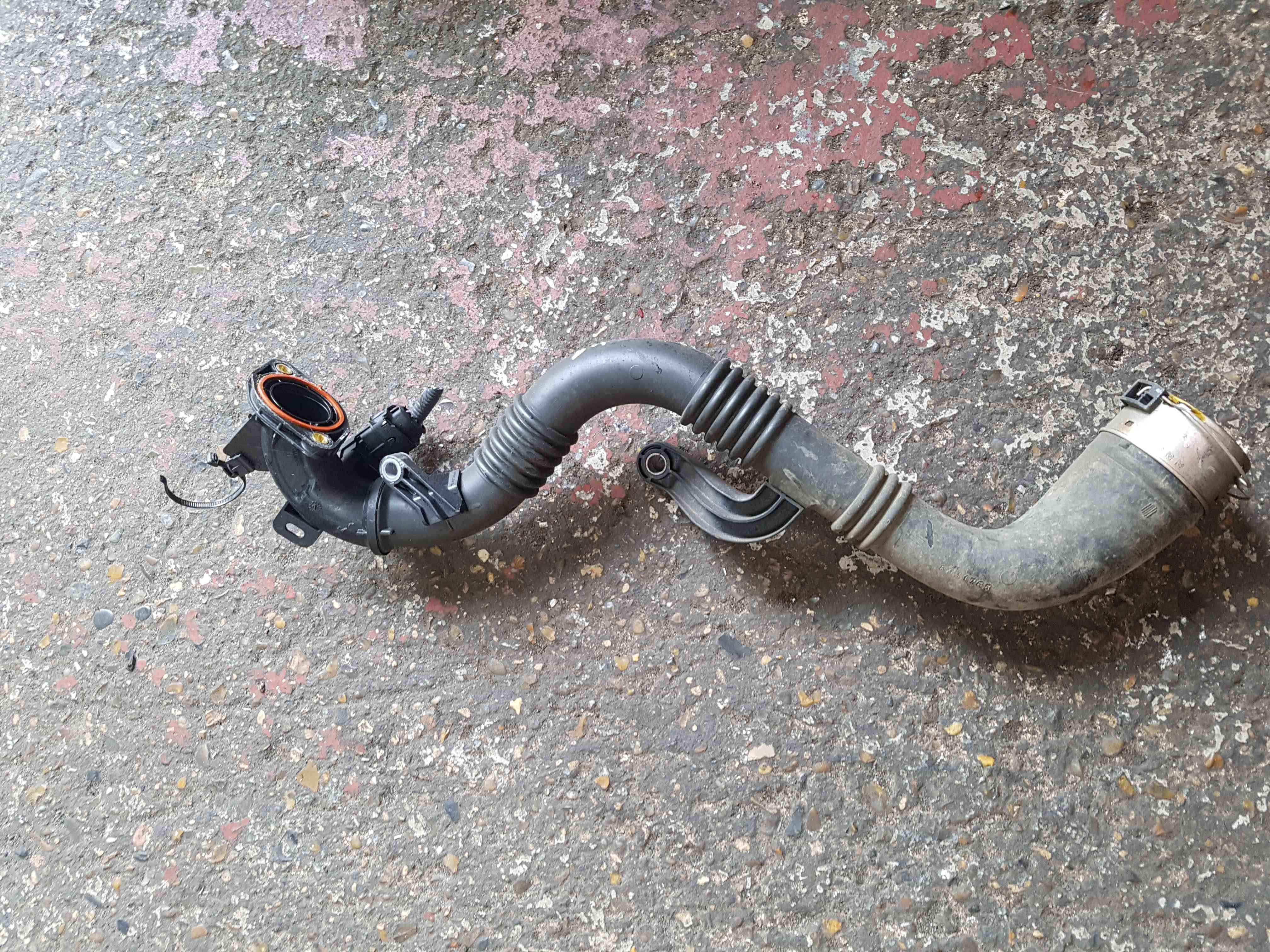 Thumb 2 Renault Qashqai MK2 2013-2017 1.2 16V TCE Intercooler To Throttle Body Pipe