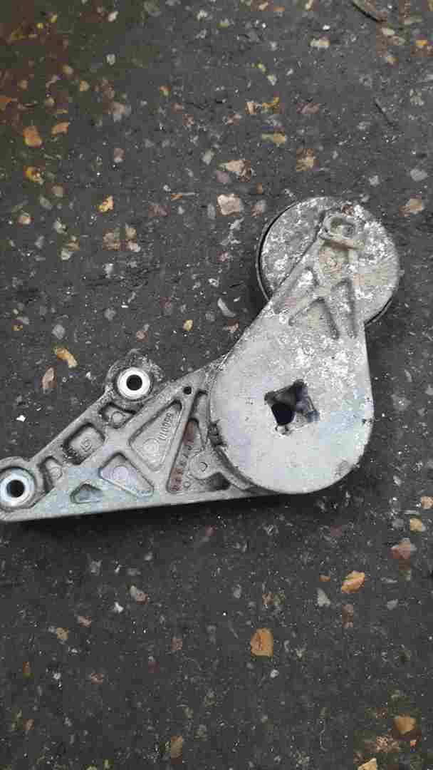 Thumb 2 Renault Safrane 1996-2000 2.0 16v Aux Auxillary Bracket Pulley