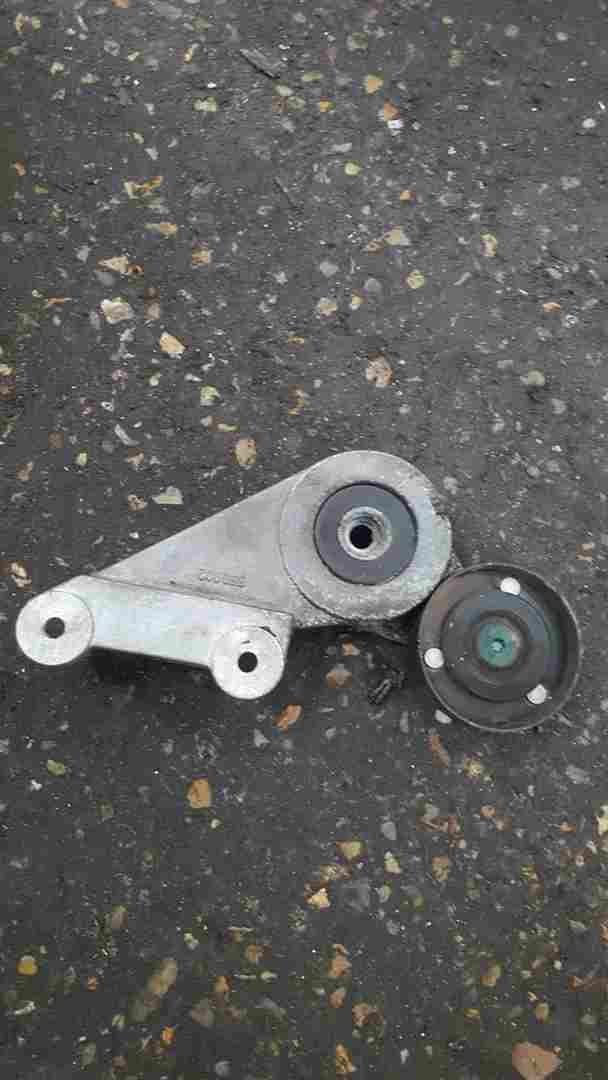 Thumb 3 Renault Safrane 1996-2000 2.0 16v Aux Auxillary Bracket Pulley