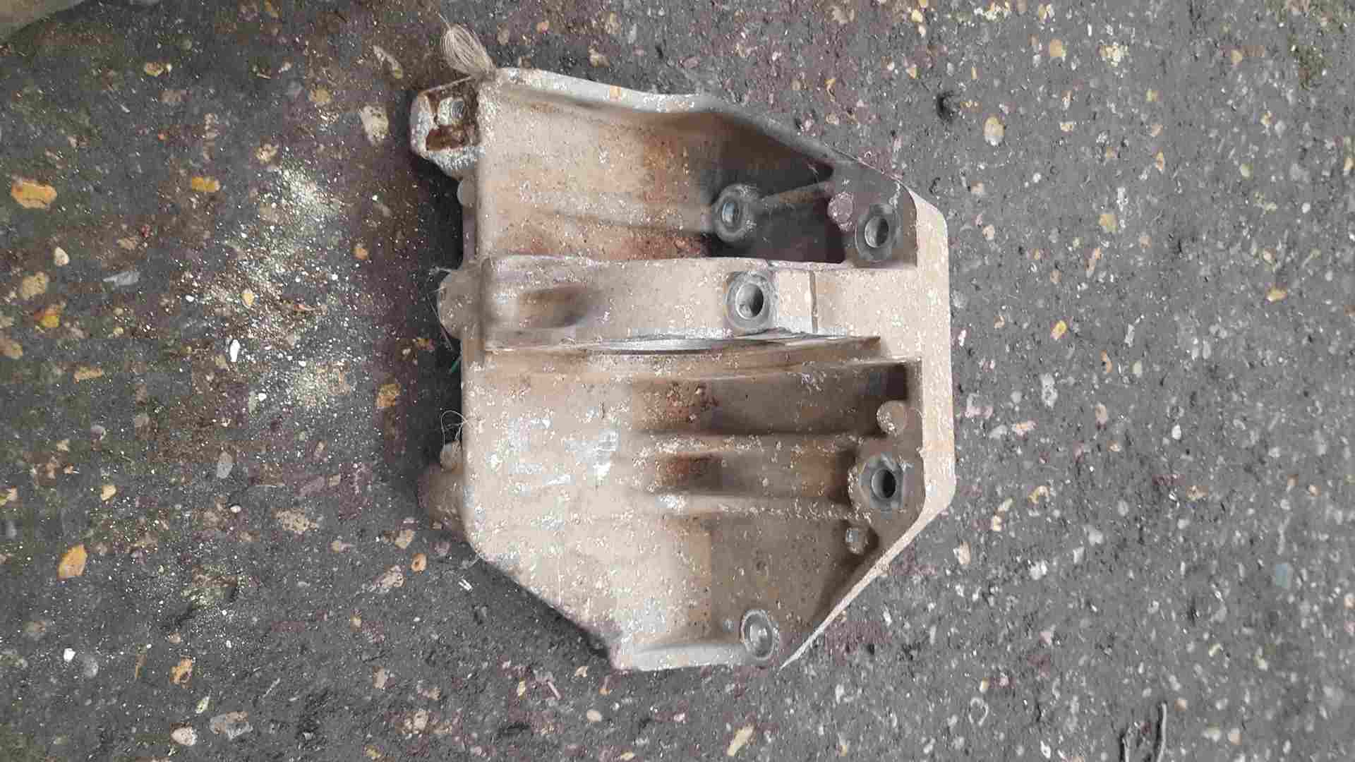 Renault Safrane 1996-2000 2.0 16v Engine Bracket