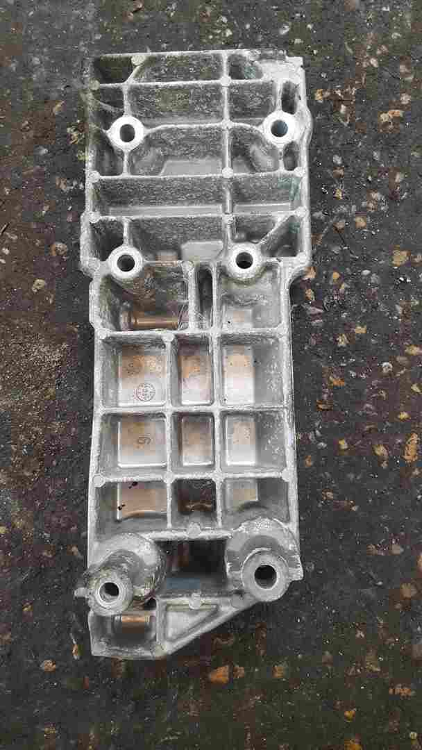 Thumb 2 Renault Safrane 1996-2000 2.0 16v Top Engine Mount Bracket
