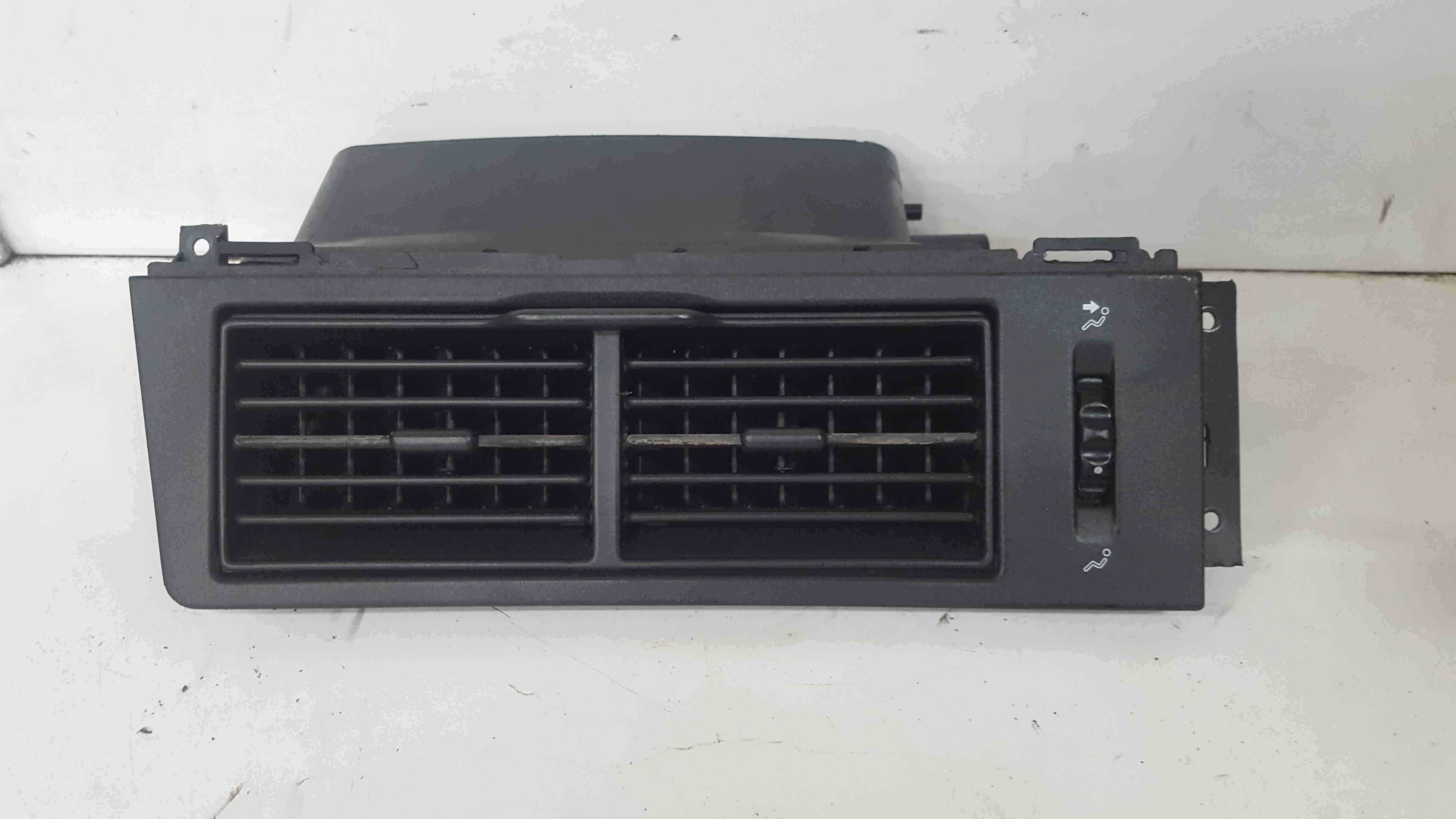 Renault Safrane 1996-2000 Centre Heater Vents