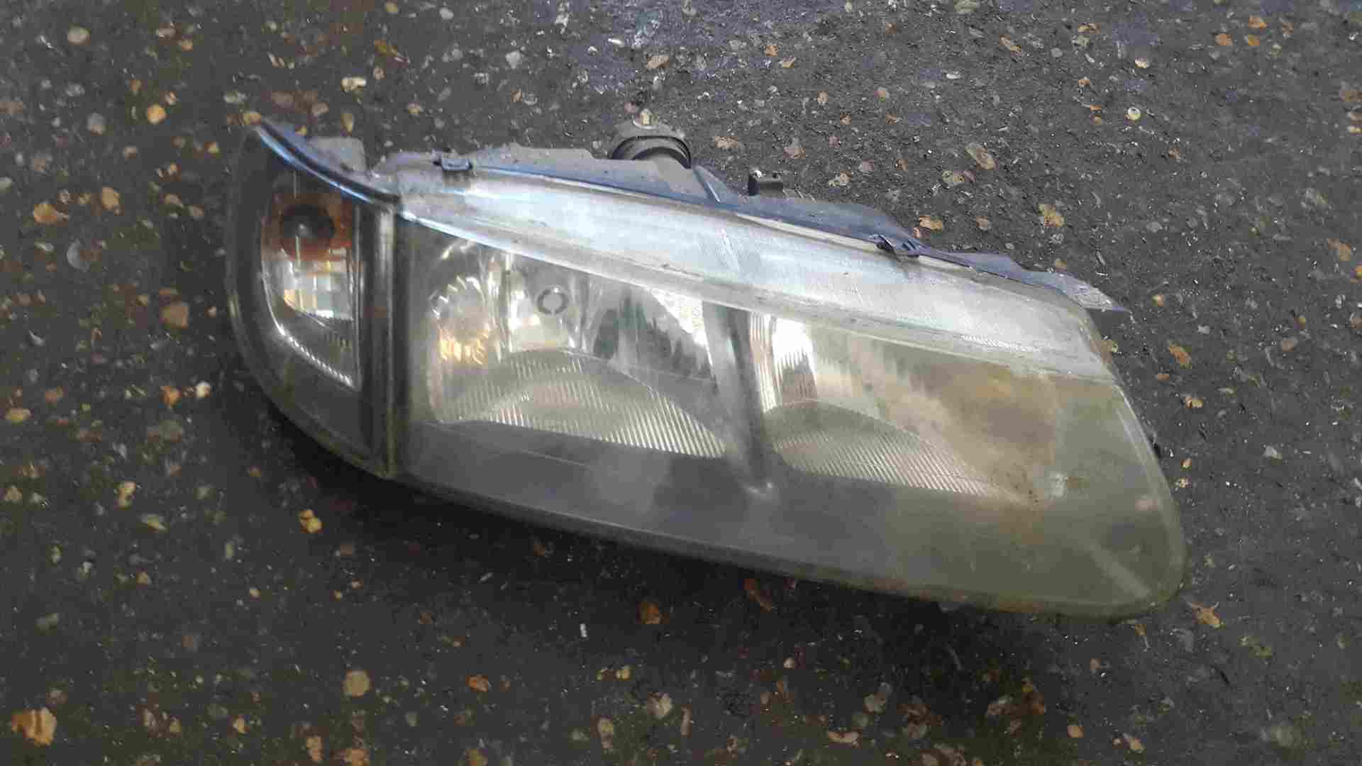 Thumb 2 Renault Safrane 1996-2000 Drivers OSF Front Headlight