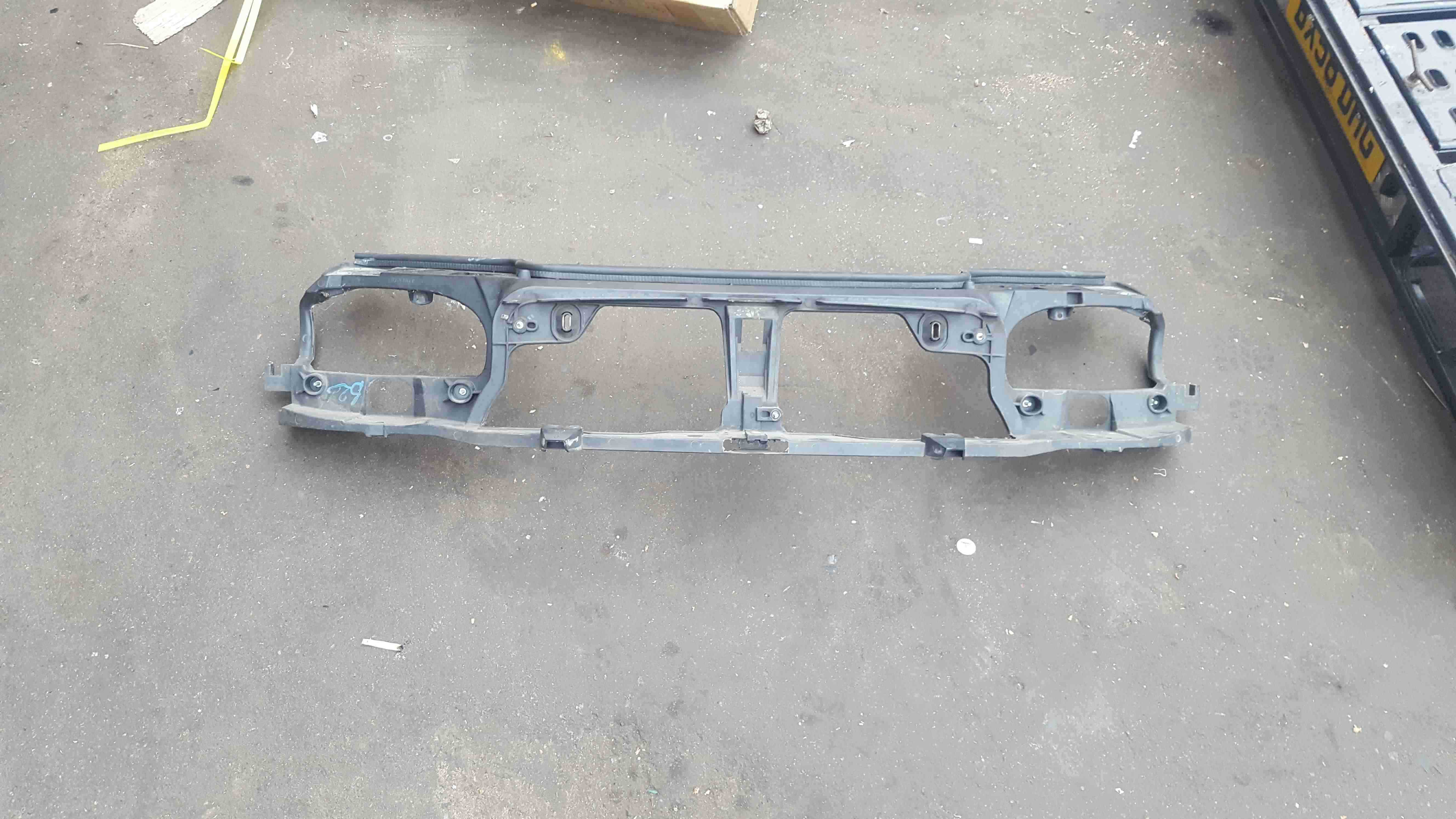Renault Safrane 1996-2000 Front Headlight Slam Panel Bracket