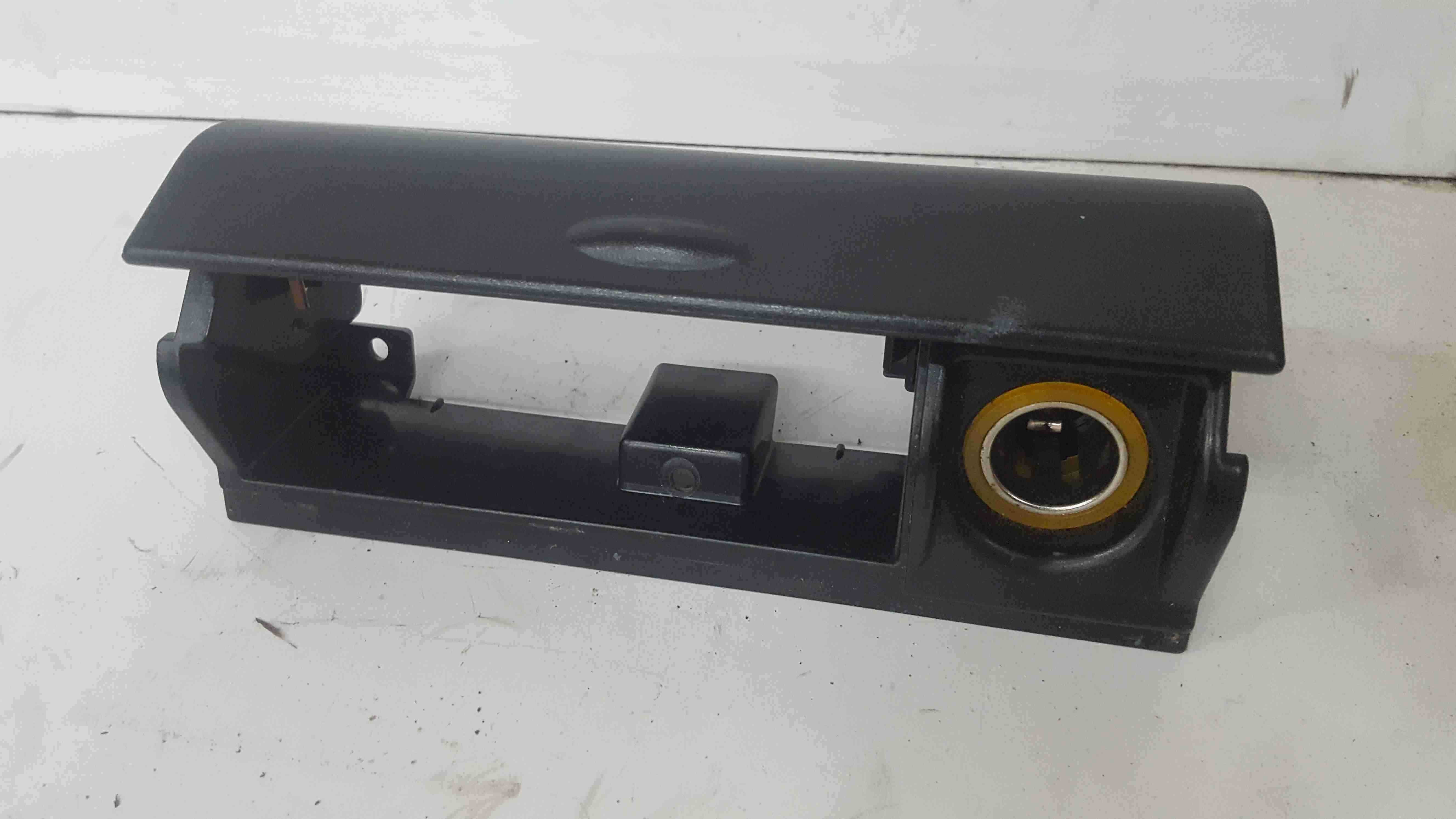 Renault Safrane 1996-2000 Front Panel Cigarette Lighter Port