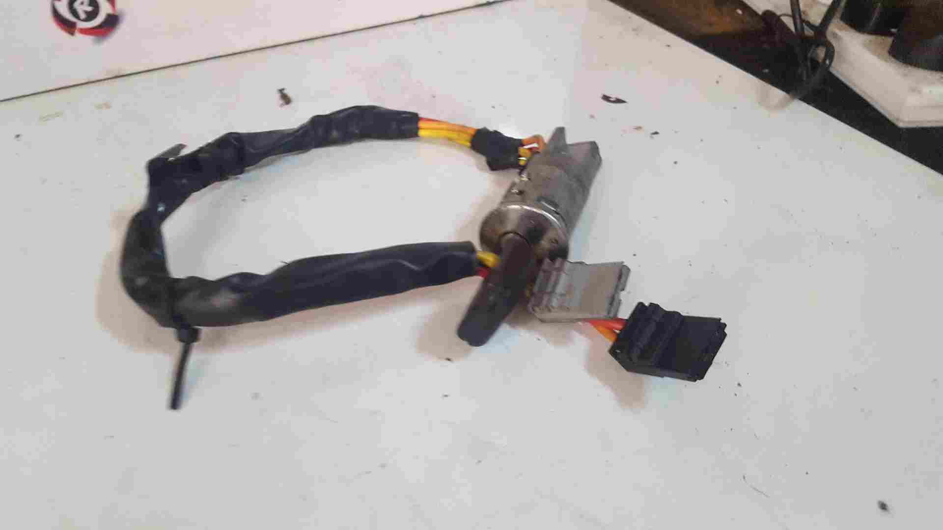 Renault Safrane 1996-2000 Ignition Barrel + Key