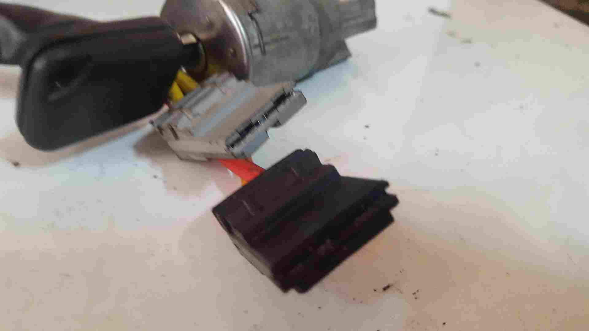 Thumb 4 Renault Safrane 1996-2000 Ignition Barrel + Key